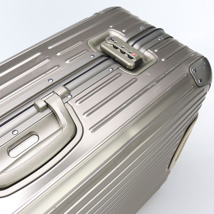 RIMOWA リモワ ビューティケース アルミ製 シルバーTSAロック付き ドイ