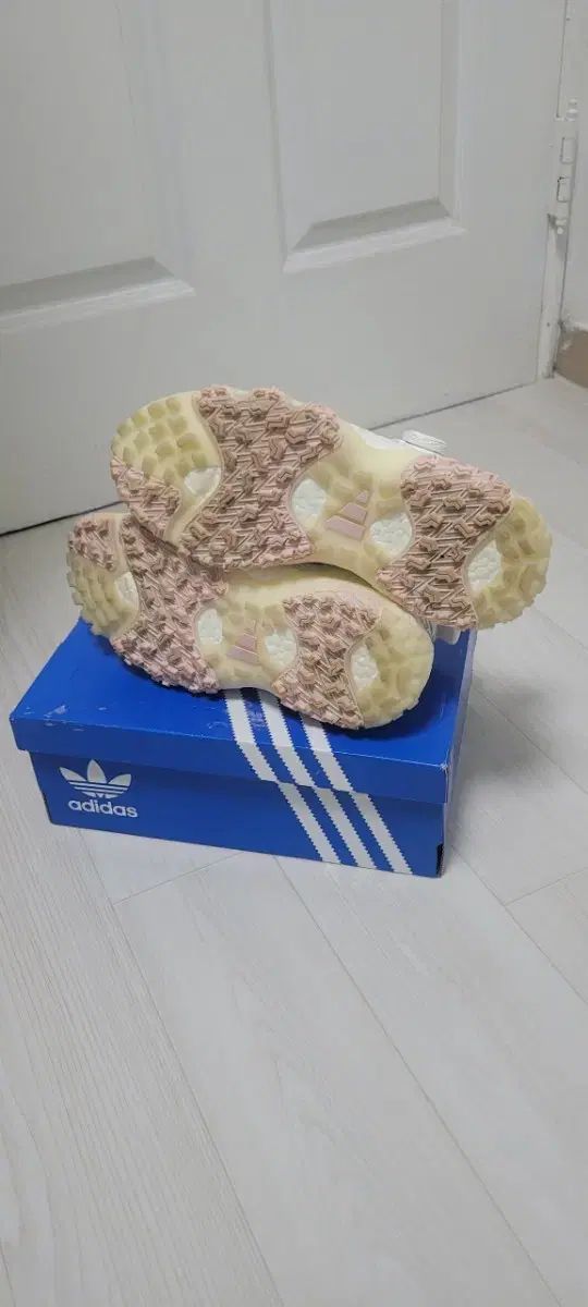 アディダス スパイクレス ボア レディースゴルフシューズ 240ミリ LLC-HASEGAWATOSO_COM