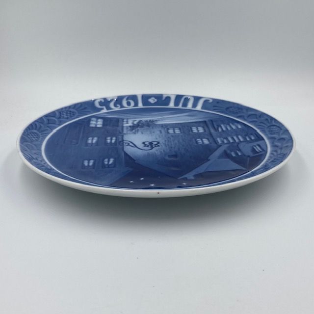 ロイヤルコペンハーゲン イヤープレート 1925年 「Street Scene from