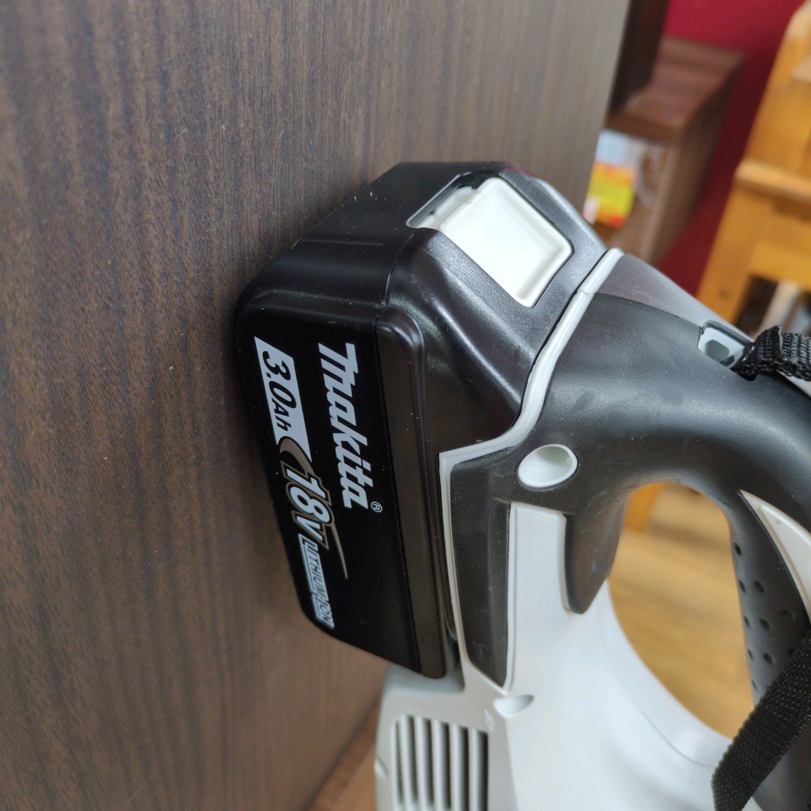 J265 ☆小キズ使用感有り☆充電式スティック掃除機☆Makita☆CL182FD