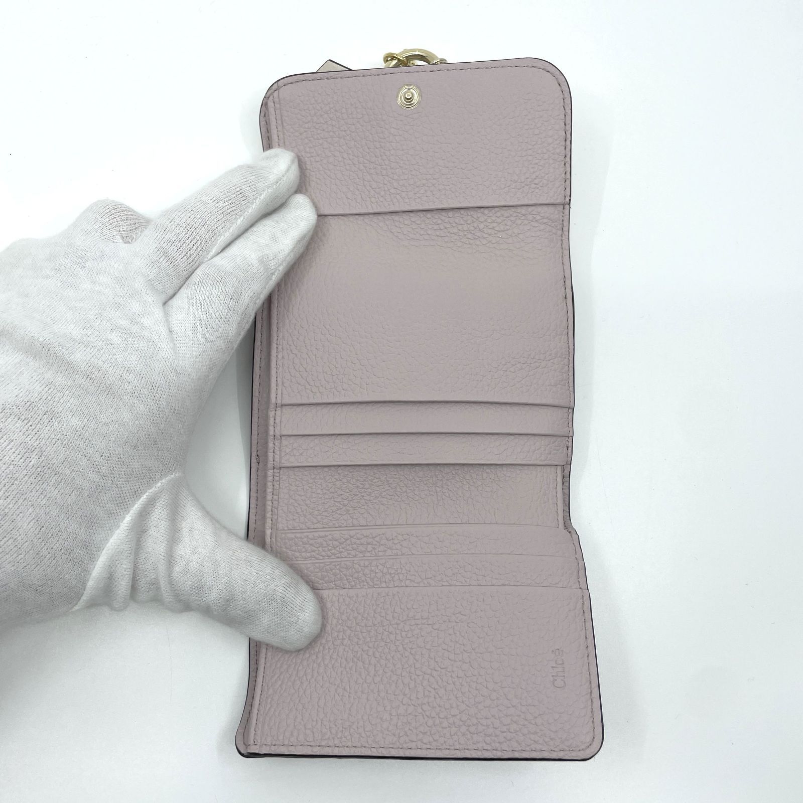 美品 クロエ アルファベット スモール トリフォールド ウォレット ピンク系 楽天市場】クロエ chloe 財布 三つ折り財布 CHC21WP945 F57
