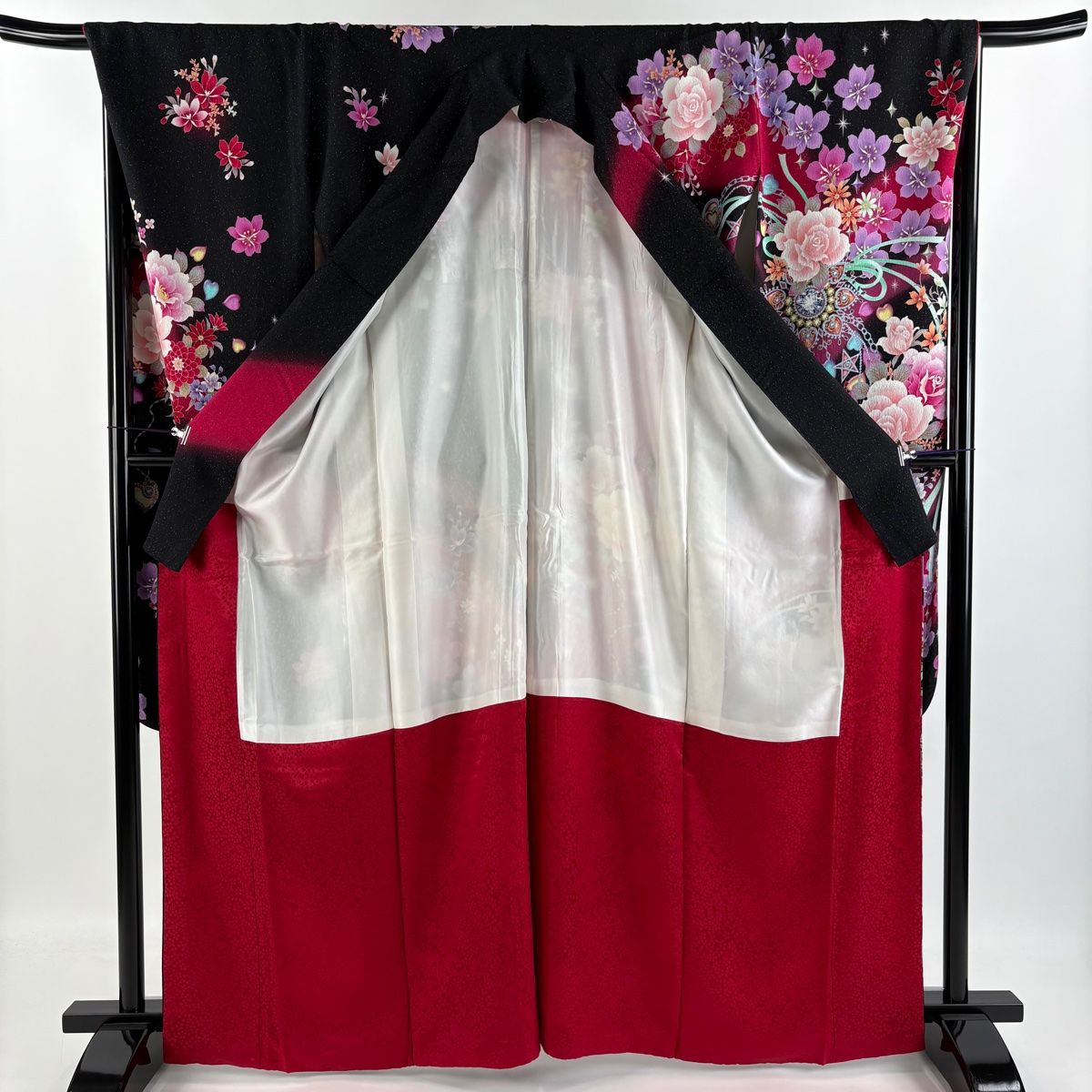 振袖 豪華 銀通し 刺繍 薔薇尽くし モダン 身丈173cm 身幅ゆったり 振袖 豪華 銀通し 刺繍 薔薇尽くし モダン 身丈173cm 身幅