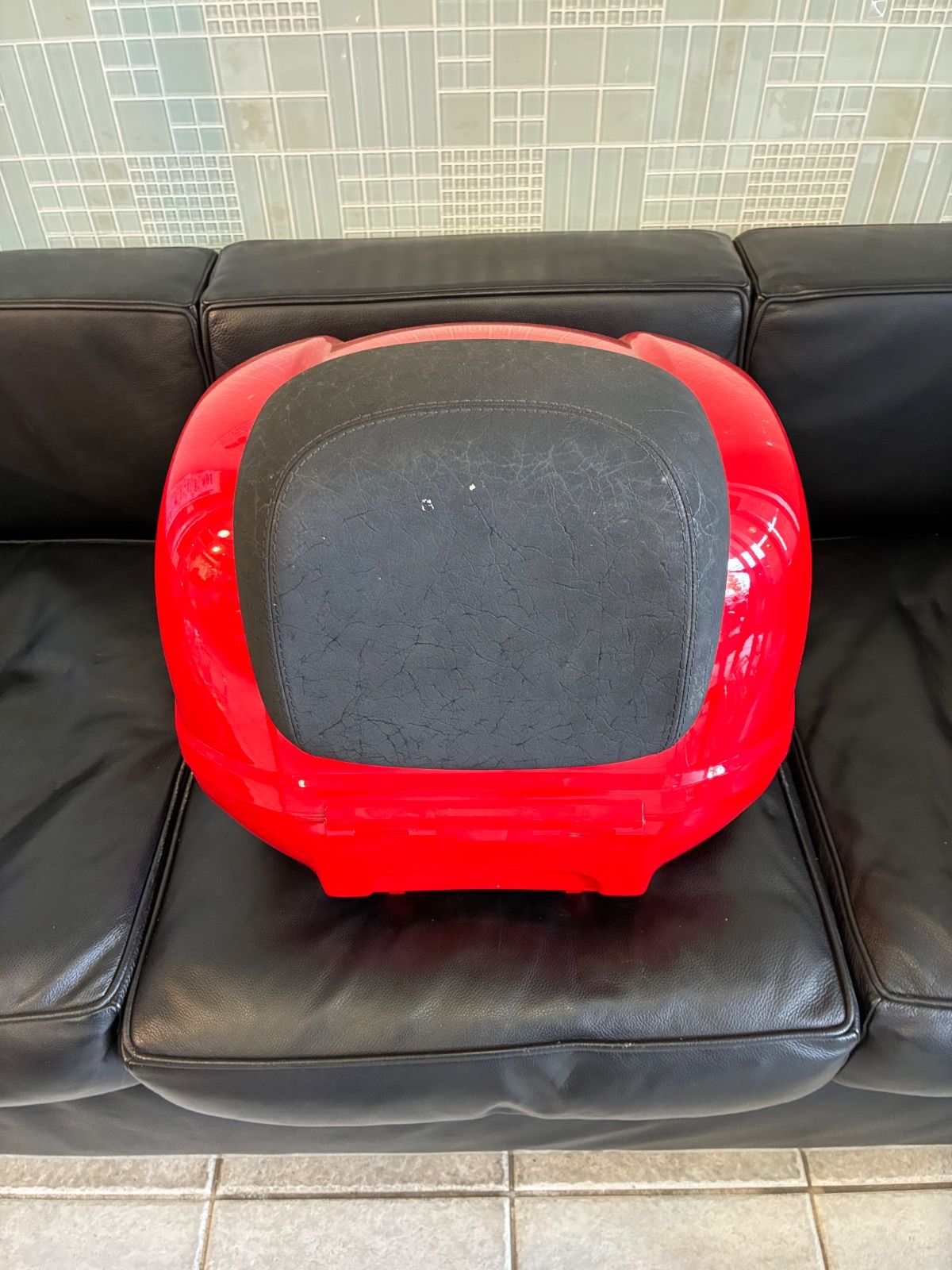 ベスパ純正GTS用トップボックスです