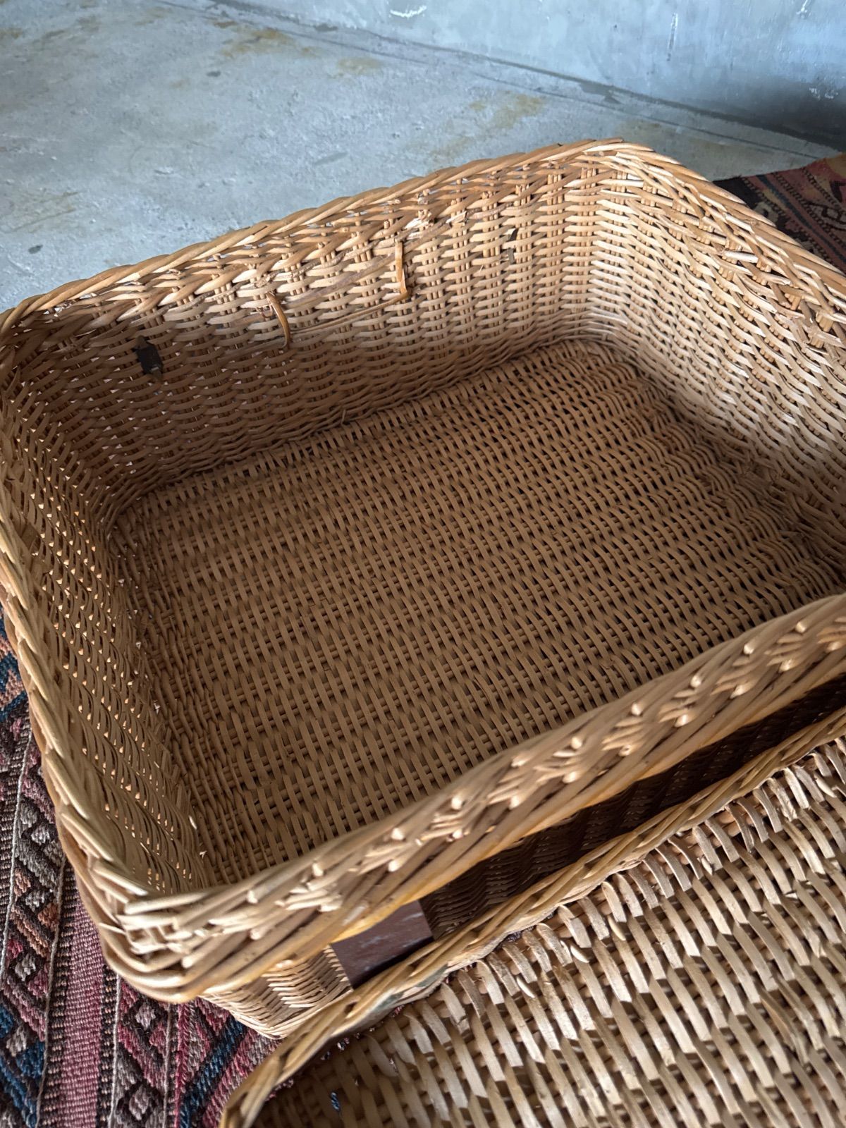 お買い得品 ヴィンテージ ラタン藤ピクニックバスケット トランク型