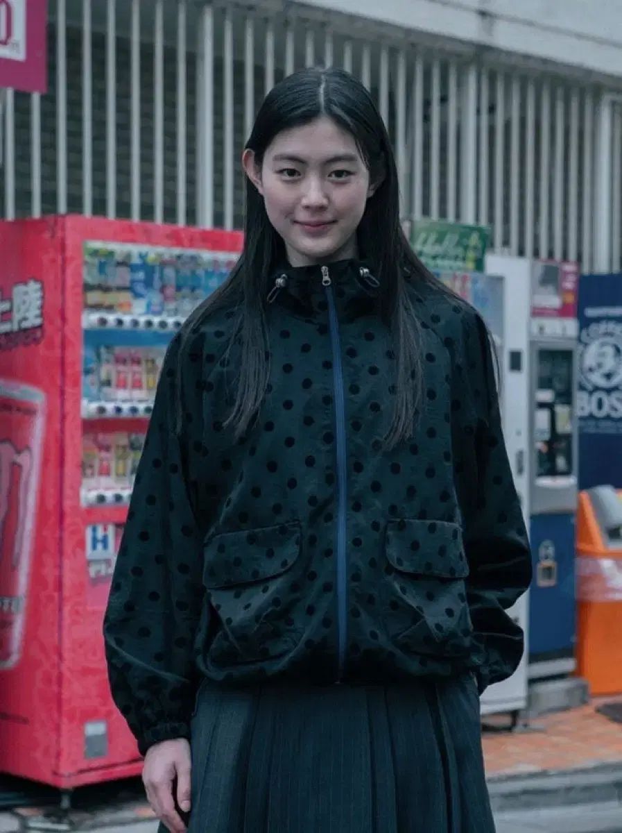 オヘシオ ウィンドブレーカー ブラック フリル フーディー ウィンドブレーカー ブラック