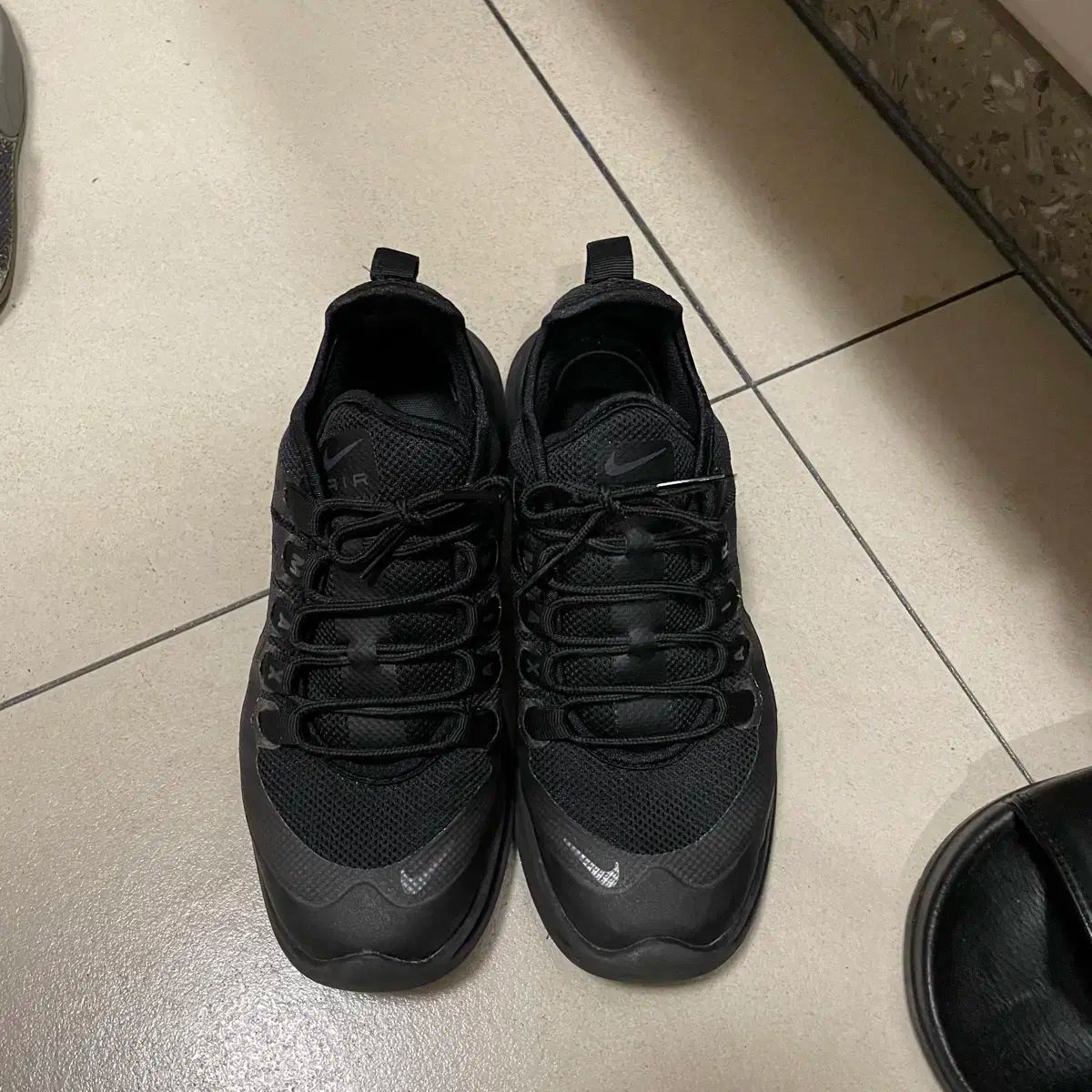 ナイキスニーカー スニーカー NIKE(ナイキ) エアマックス (AIR MAX) 軸 トリプルブラック AA2168 ー 006