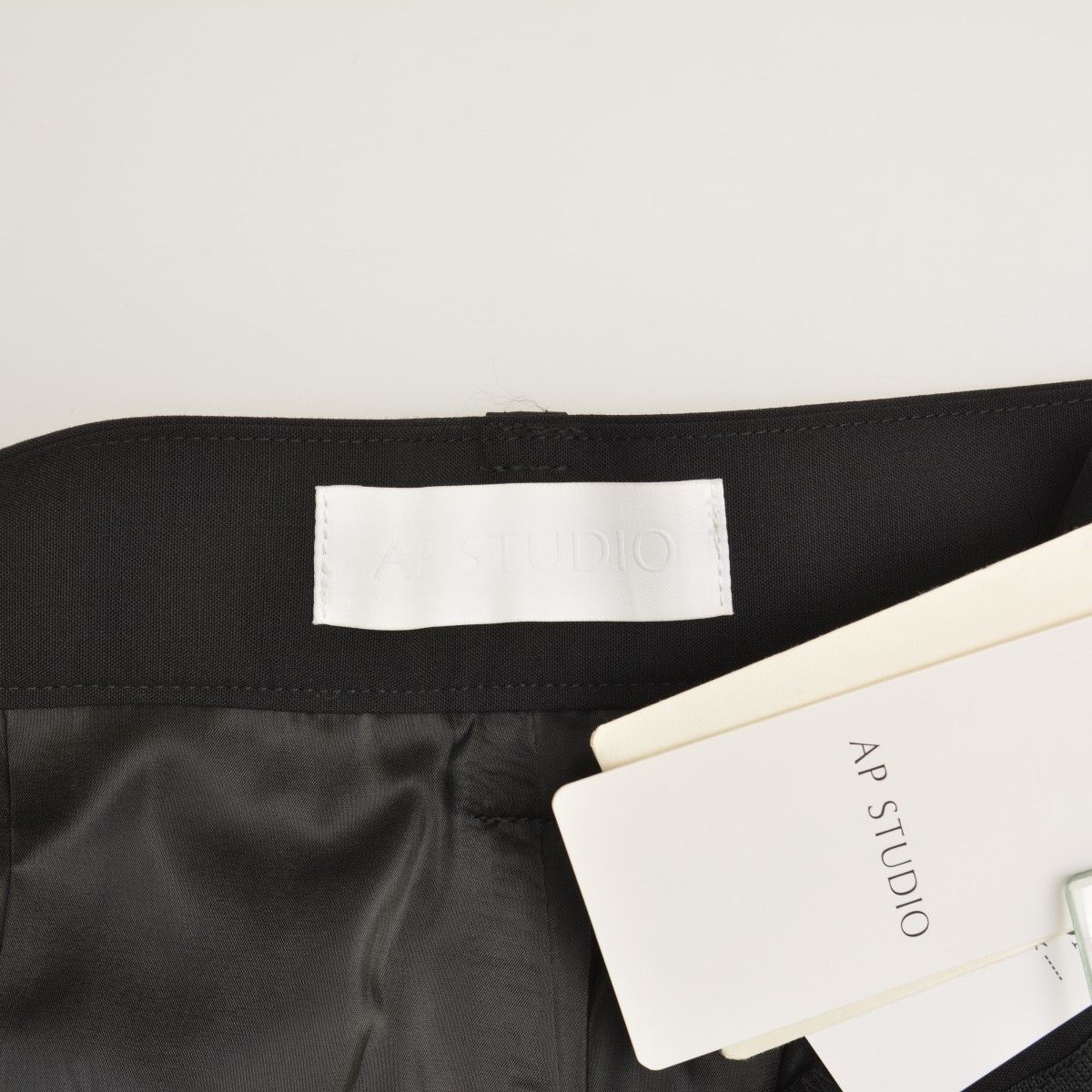 APSTUDIO】23AW 23030586710030 タイプライタータックパンツ - メルカリ 