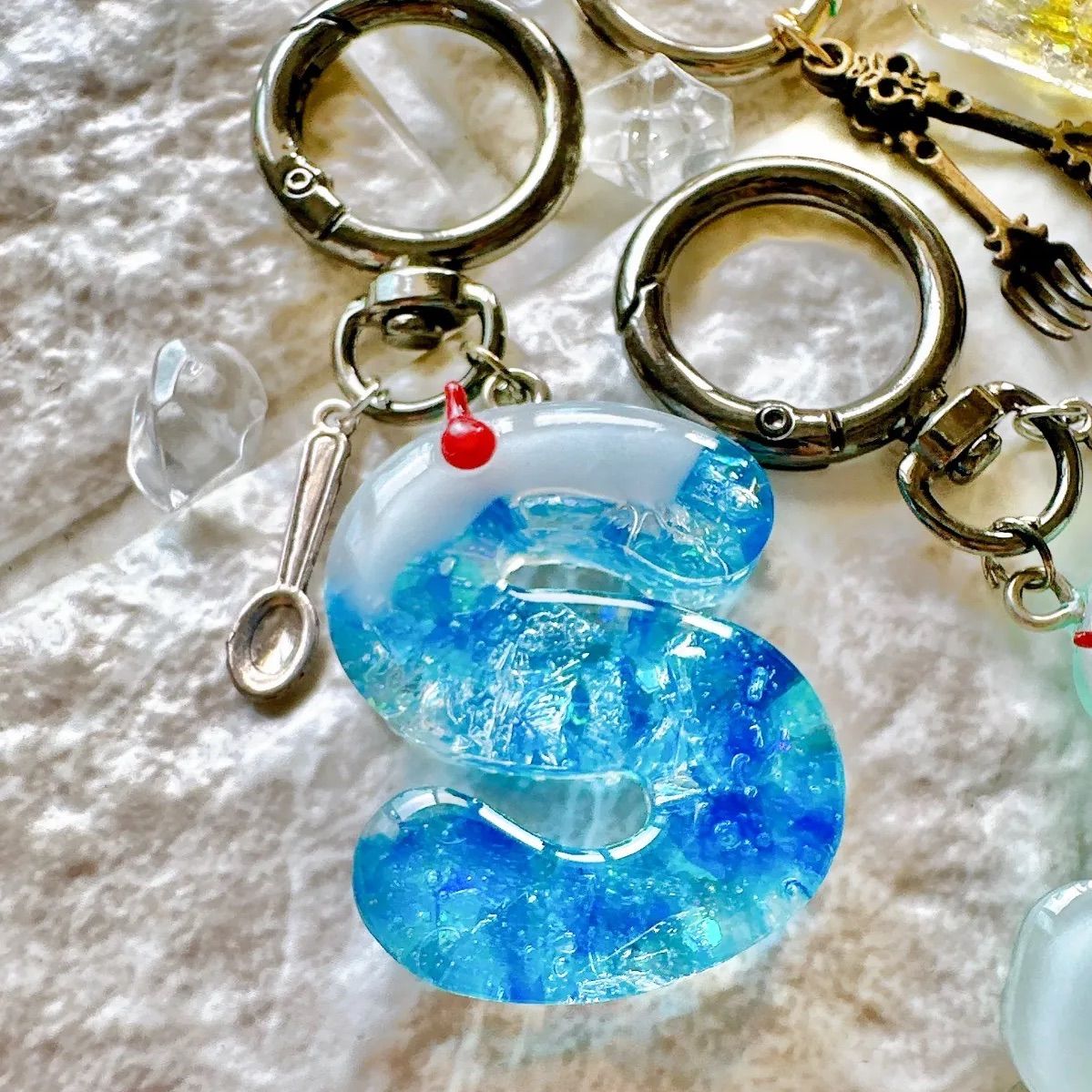 イニシャル キーホルダー【クリームソーダ】ハンドメイド レジン