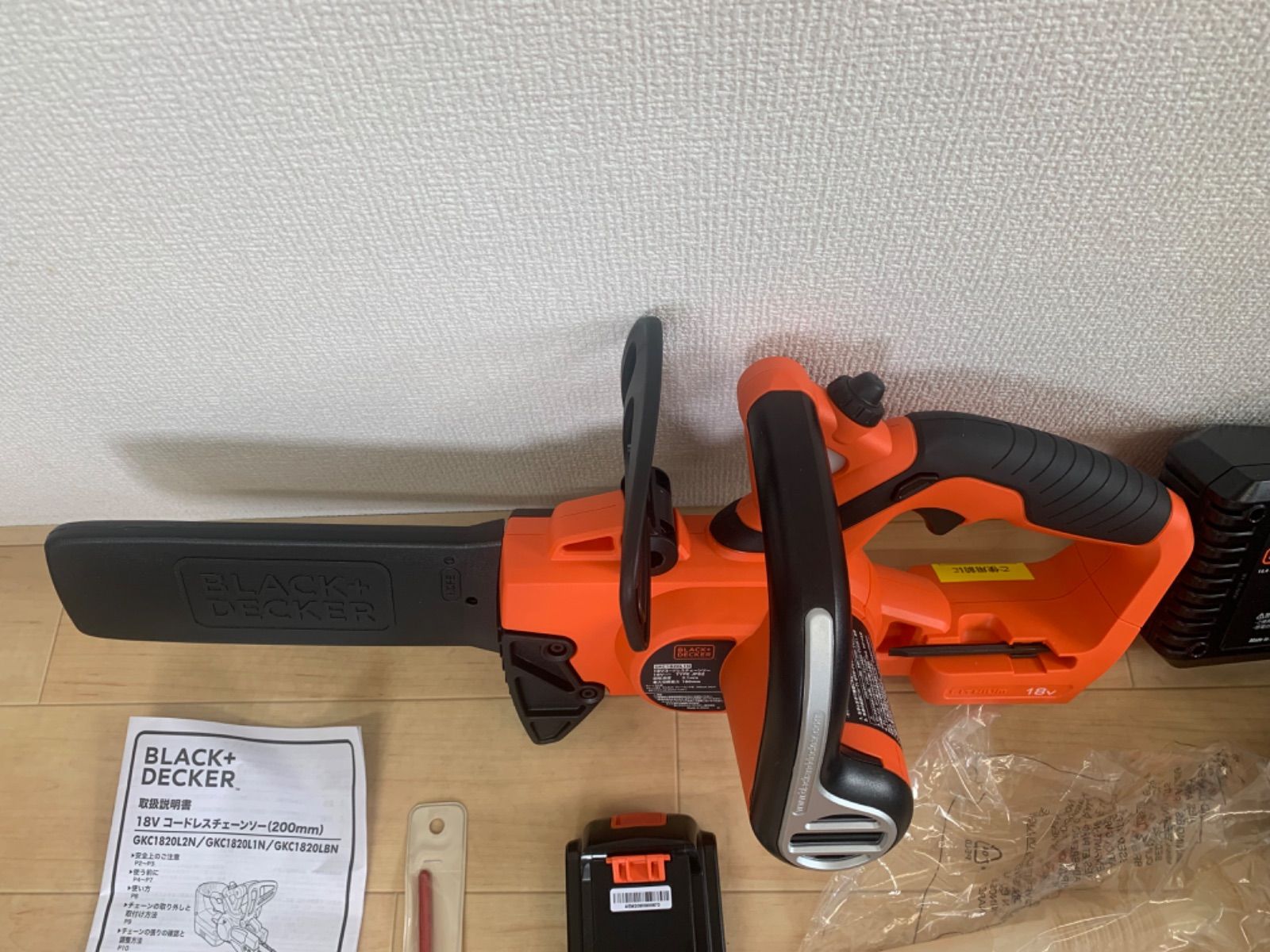 ブラック＆デッカー　コードレスチェーンソー　CCS818 ブラックアンドデッカー コードレス チェーンソー 250mm ブラック