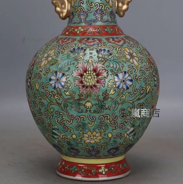大清乾隆粉彩花卉蒔金両耳瓶 景徳鎮 陶磁器 装飾品 現代工芸品 美術品 置物 大清乾隆粉彩花卉蒔金両耳瓶 景徳鎮 陶磁器 装飾品 現代工芸品 美術品