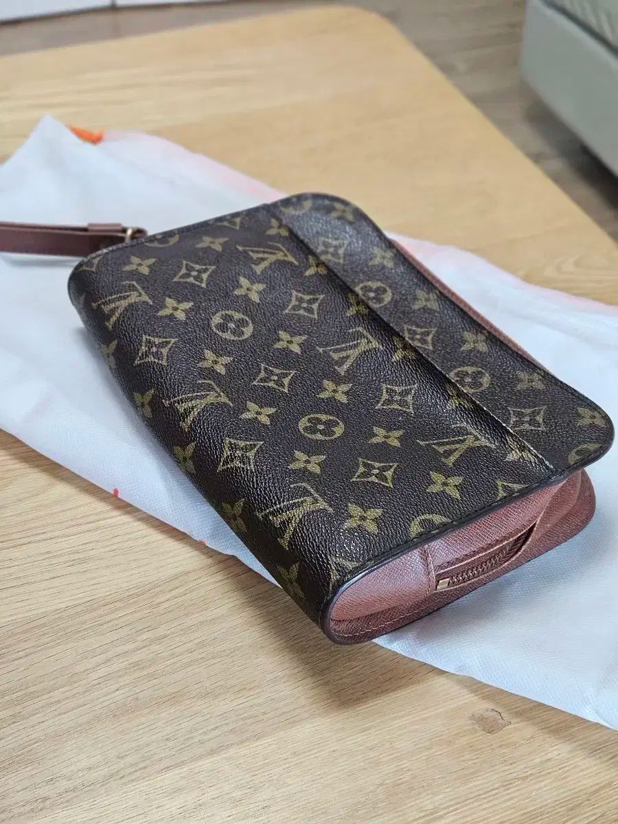Louis Vuitton ルイヴィトン モノグラム クラッチ バッグ