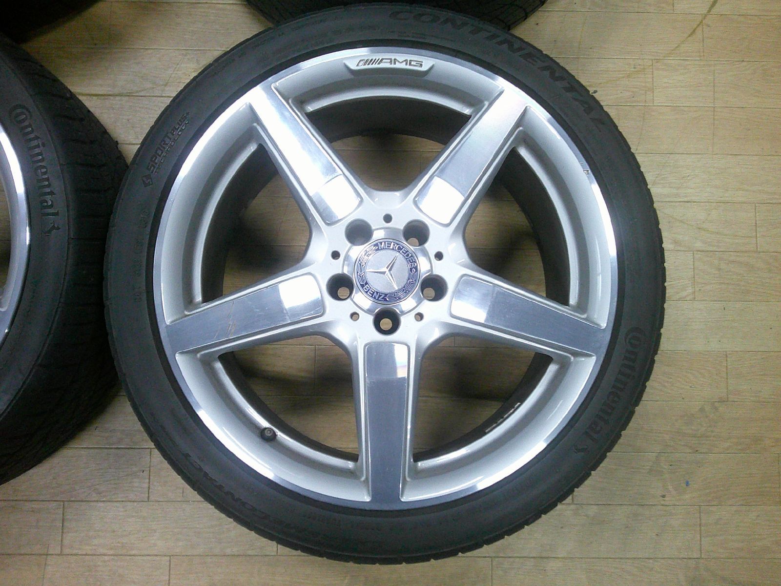 255⁄40R18 ベンツ CLS スタッドレスタイヤ 4本セット 最終価格 ベンツ 