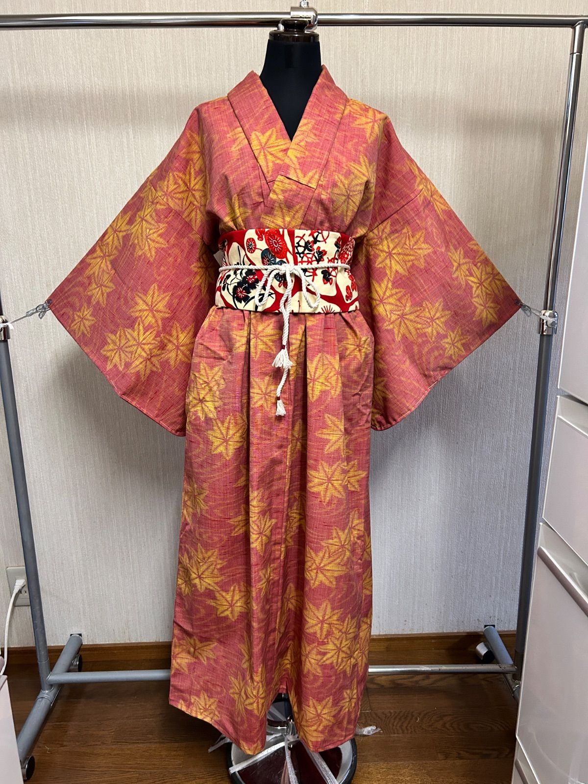 和洋折衷コーデ｜新品 着物リメイクワンピース もみじ柄×くすみ赤