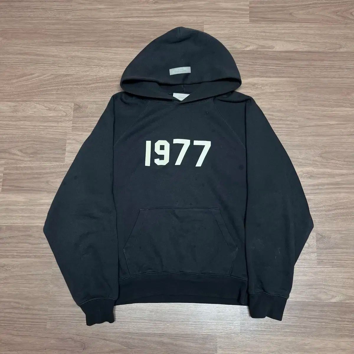 セール ESSENTIALS 1977 ブラック パーカー Lサイズ ESSENTIALS 1977