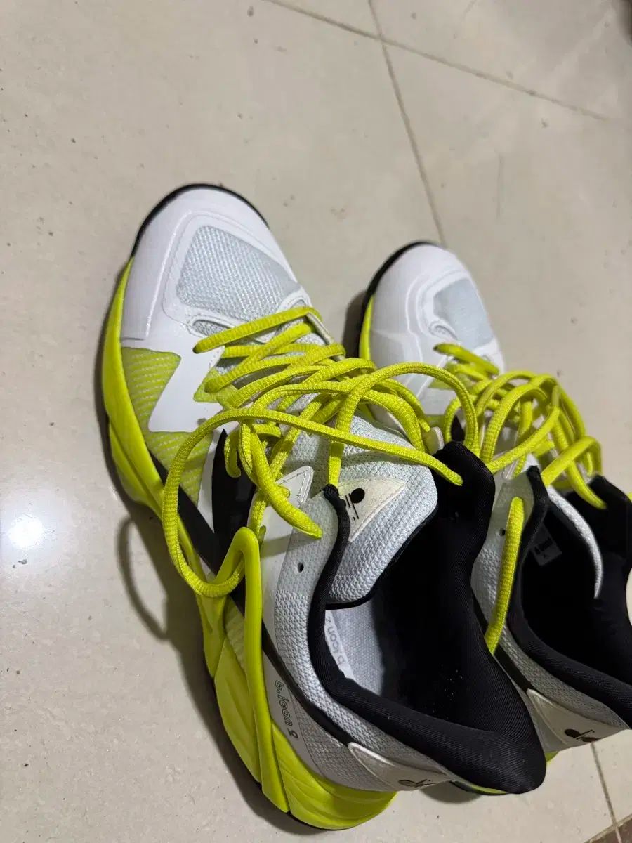 Diadora