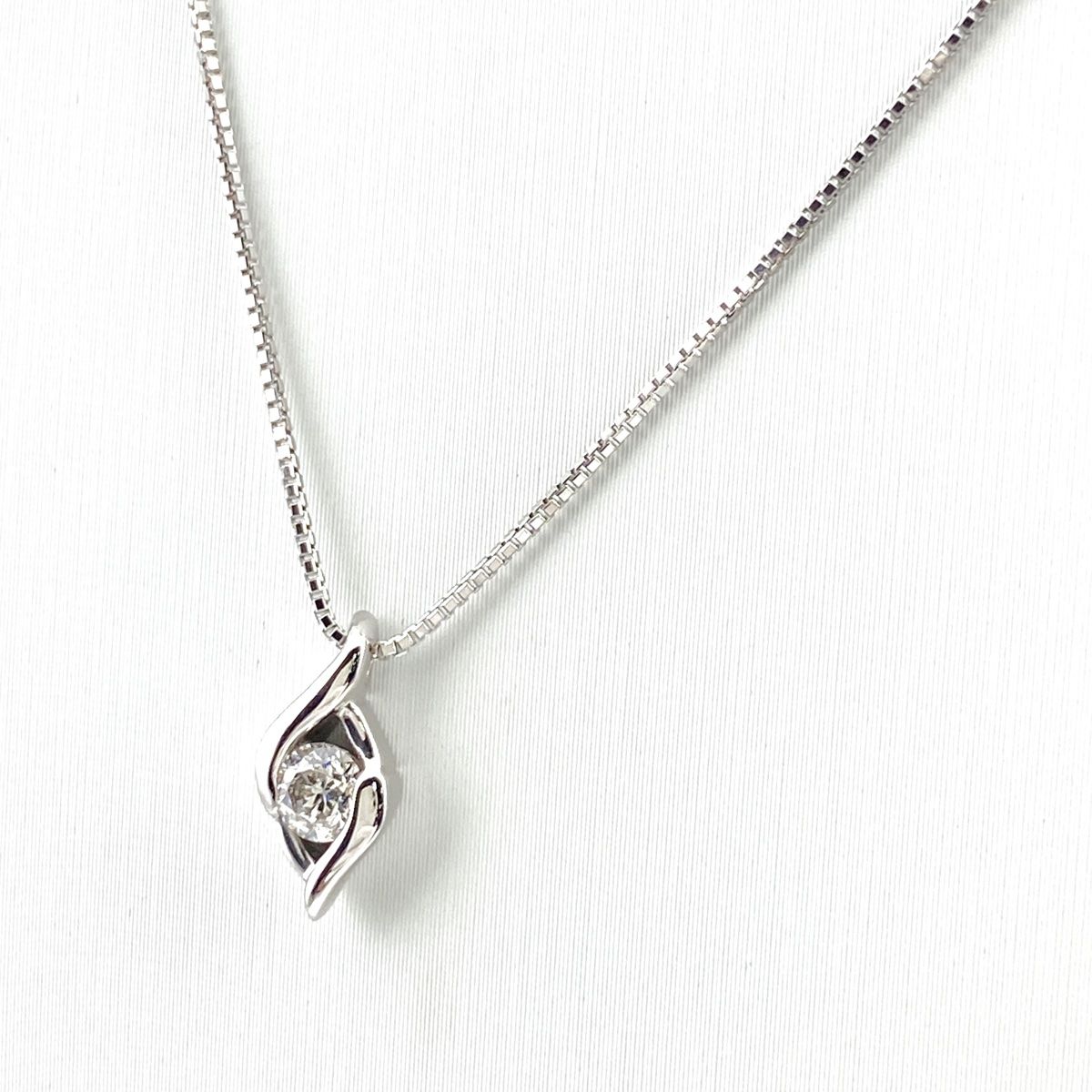 ダイヤモンド デザインネックレス プラチナ ペンダント ネックレス  