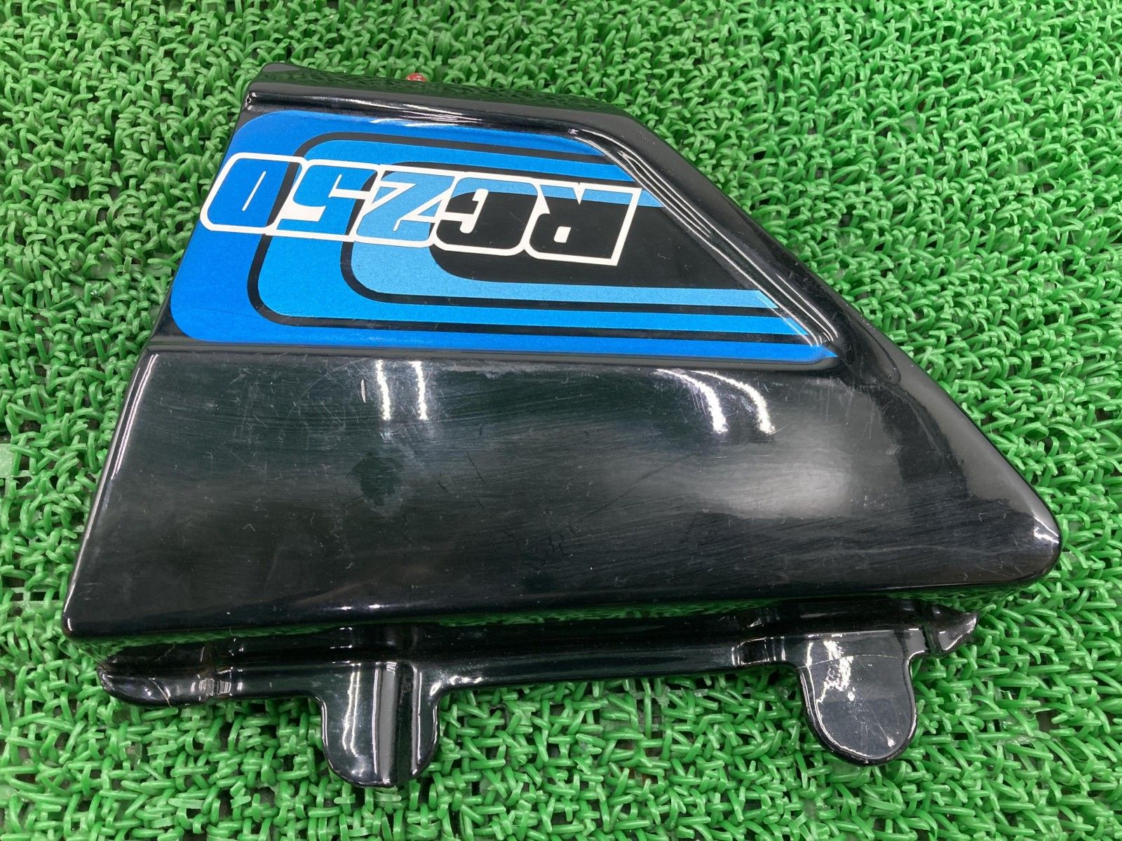 RG250E サイドカウル 右 黒 スズキ 純正 バイク 部品 GT2502-505
