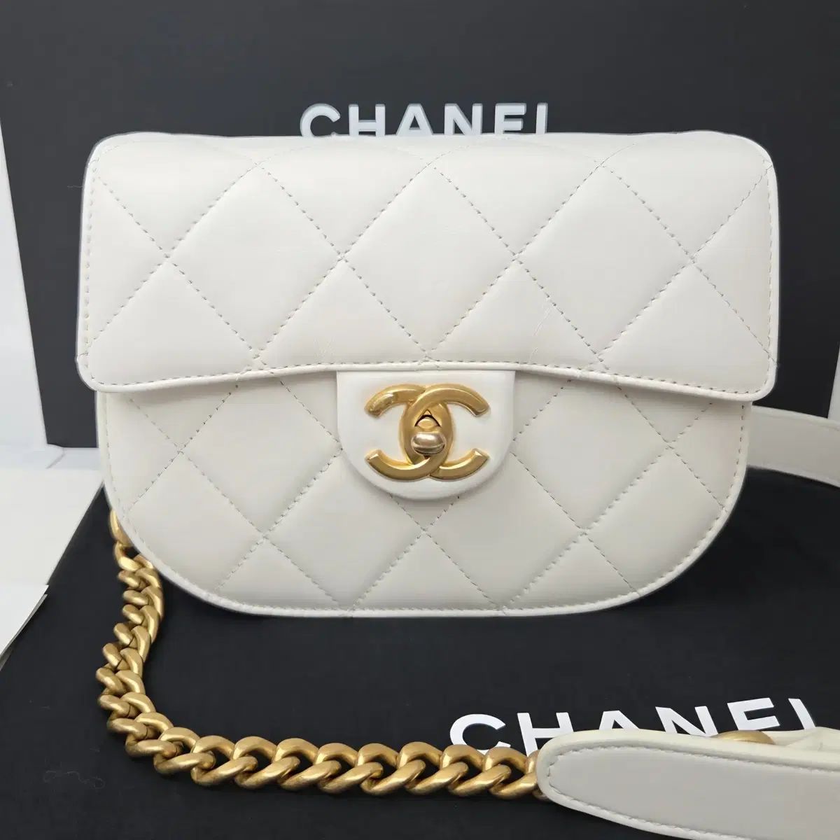 可愛いフォルム☆【CHANEL】 ハンドバッグ ハーフムーン 楽天市場】シャネル バッグ ハーフムーンの通販