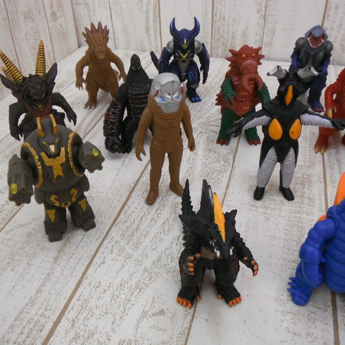ウルトラマン　怪獣　ソフビ　大量　まとめ売り　30体 ソフビ 大量 30個セット ウルトラマンシリーズ 怪獣 ソフビ フィギュア