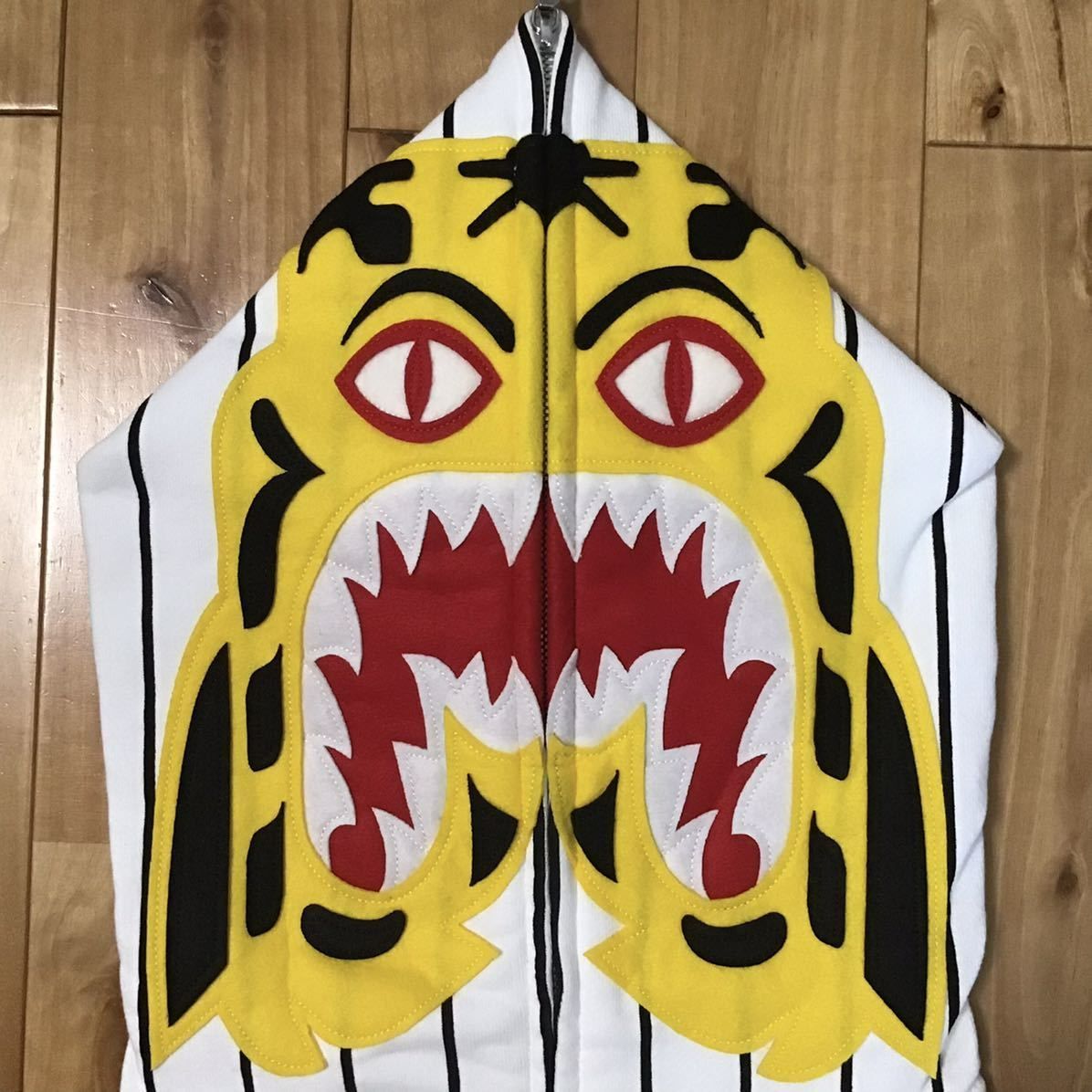 BAPE 阪急うめだ限定 阪神タイガース タイガー パーカー ☆新品☆ 阪急うめだ限定 阪神タイガース タイガー パーカー Mサイズ