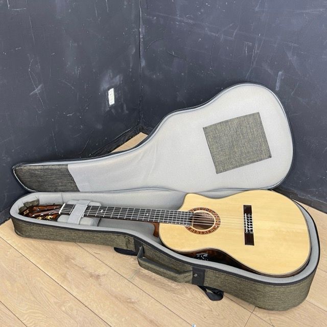 Martinez GUITARRA EST.1978 MP-14 Ziricoto Artist 【中古】 マルチネス クラシックギター 楽器  セミハードケース付 /65928 - メルカリ