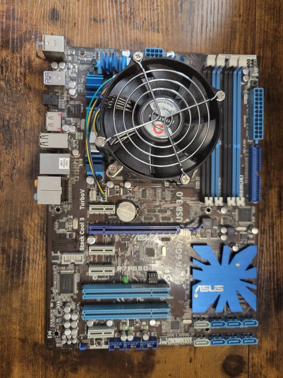 コンボ ASUS P7P55D-E LX LGA1156 ソケット Intel i5-680 およびクーラー 読む