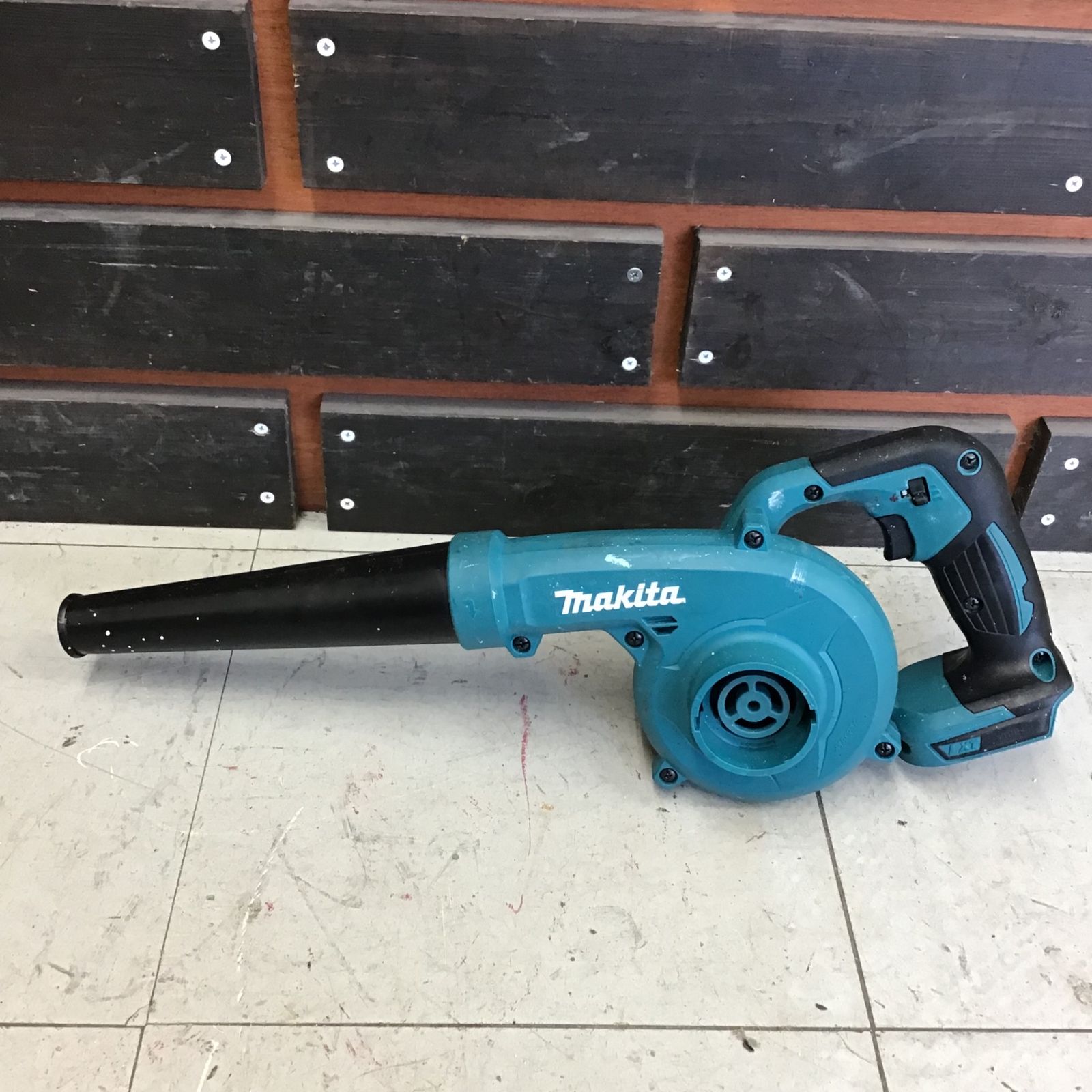 送料無料特集 | 激安の新品・型落ち・アウトレット 中古品】 マキタ/makita コードレスブロワ UB185DZ □送料無料 工具/メンテナンス