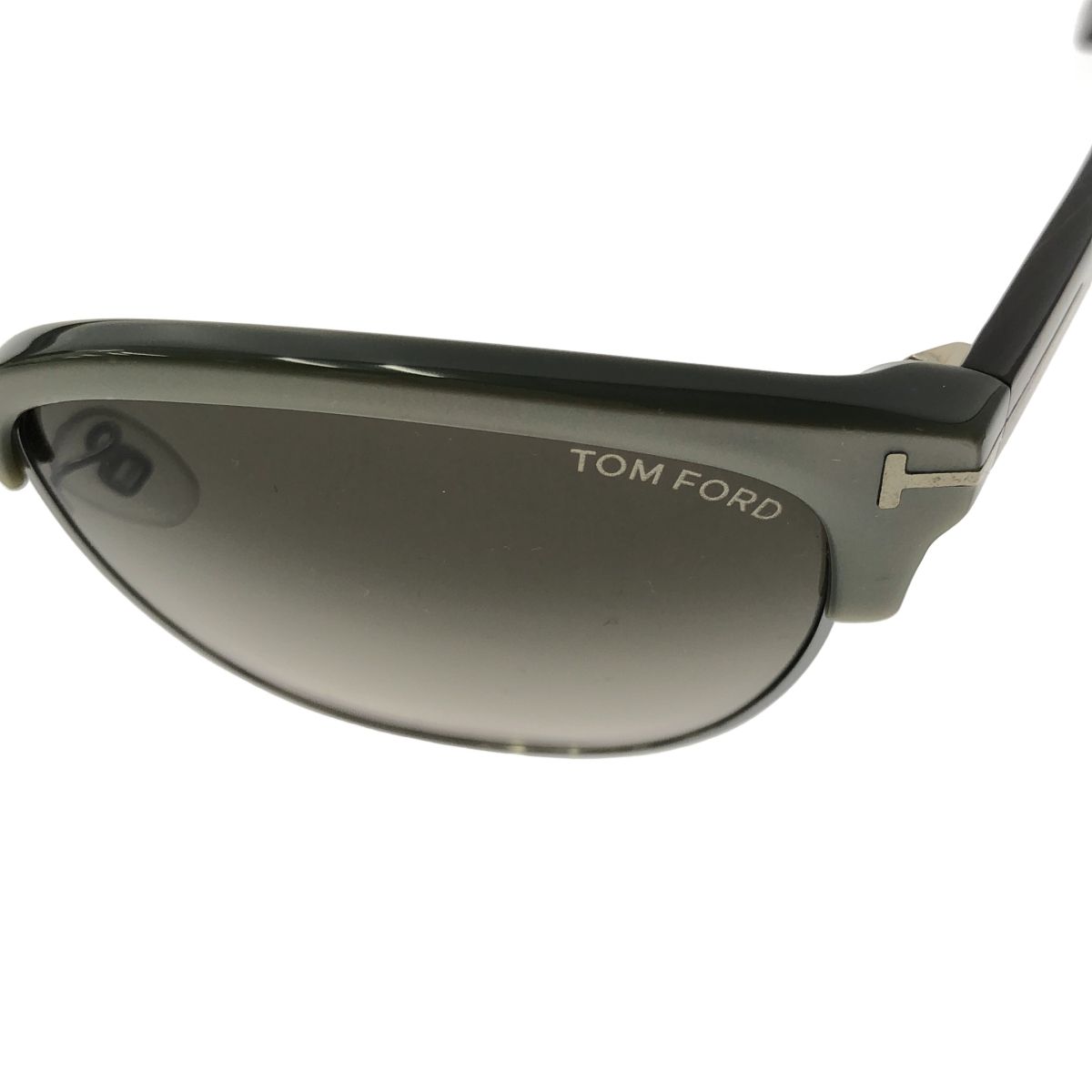 カーキ ブラウン