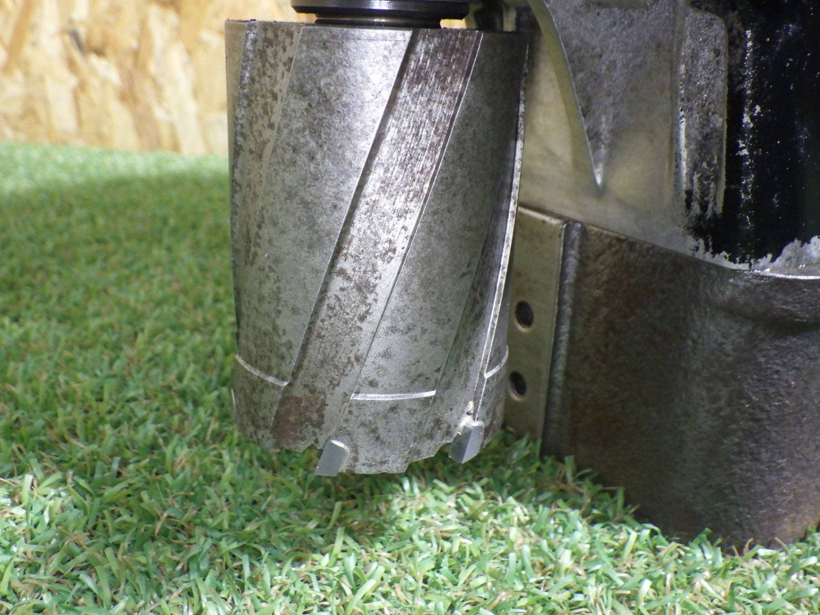 鋼材などの穴あけに