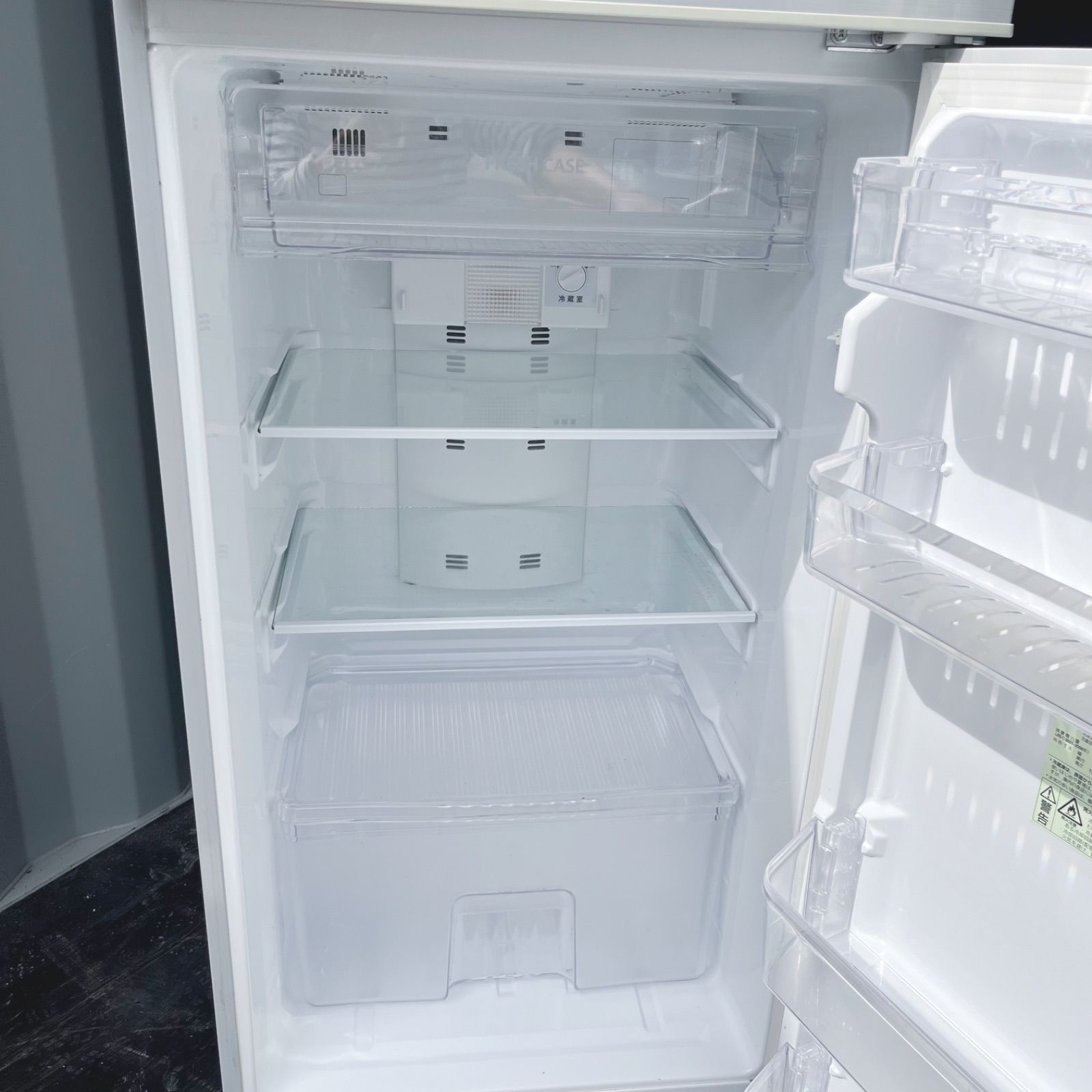 139取付無料！SHARP大きめ225L！スタイリッシュシルバー冷蔵庫 139取付無料！SHARP大きめ225L！スタイリッシュシルバー冷蔵庫 - メルカリ