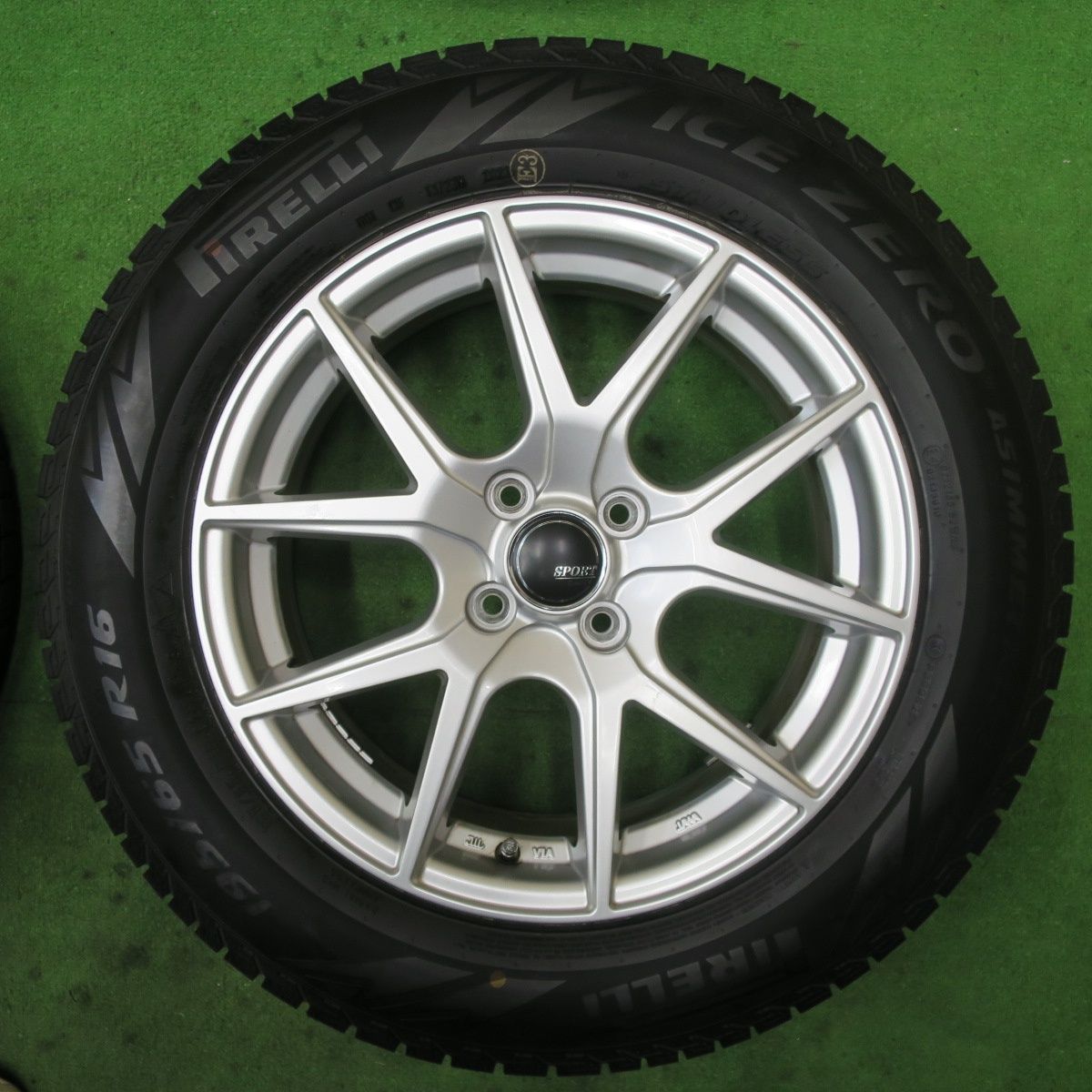 バリ溝！23年！キレイ！9.5分以上☆スタッドレス 195/65R16 ピレリ