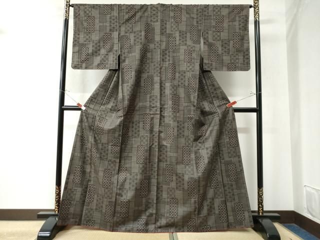 平和屋着物●本場大島紬　7マルキ　短冊重ね吉祥文　正絹　逸品　未使用　CAAW8546yc 平和屋着物○本場大島紬 7マルキ 短冊重ね吉祥文 正絹 逸品 未使用