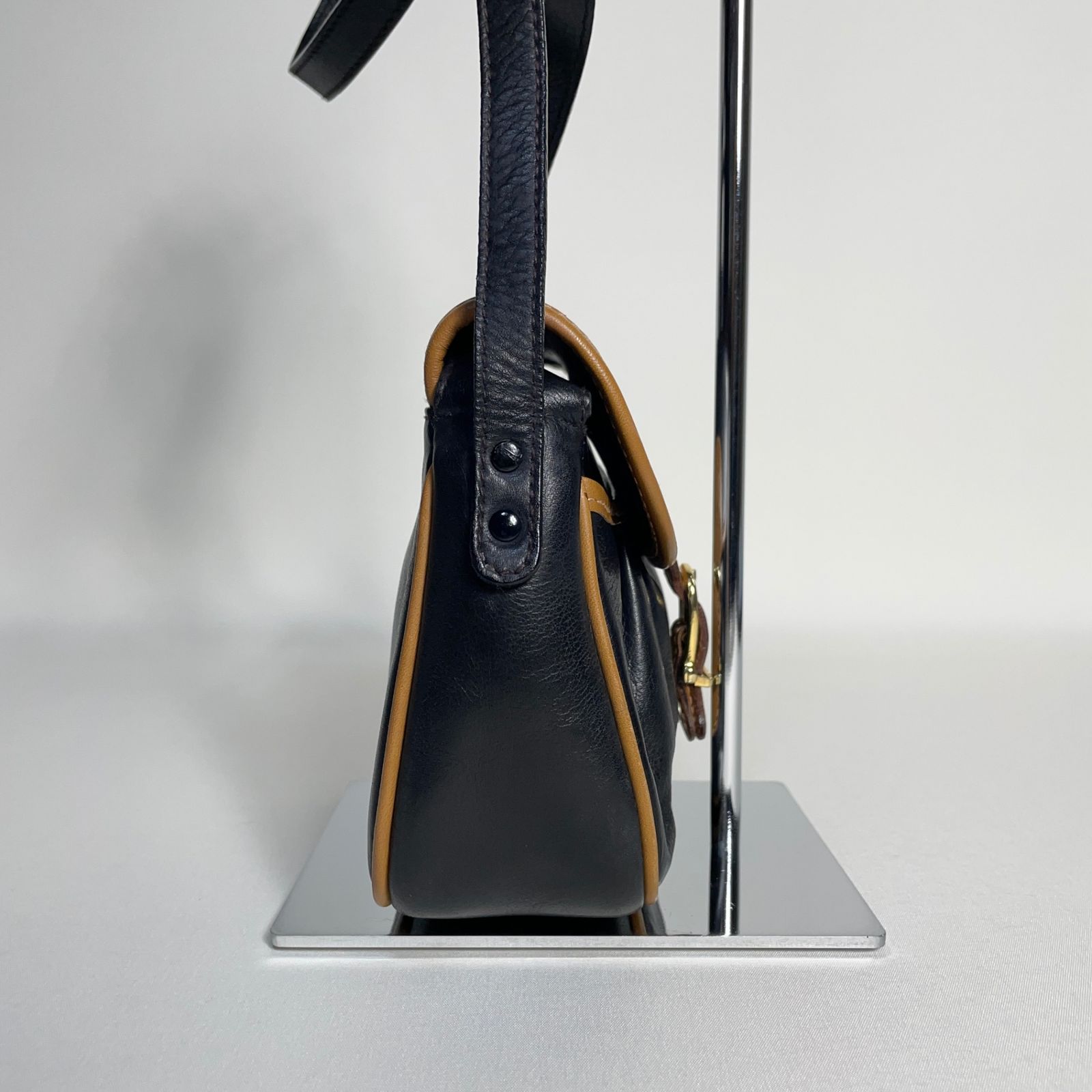 2502-265｜美品｜セリーヌ ショルダーバッグ レザー ブラック  