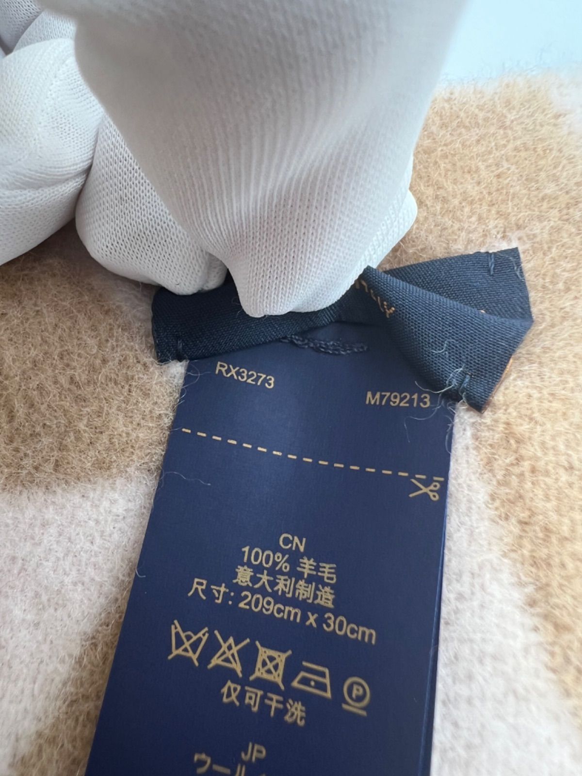 LOUIS VUITTON ルイヴィトンマフラー LVメダリオン M79213 ルイヴィトン マフラー lv メダリオン M79213 - メルカリ