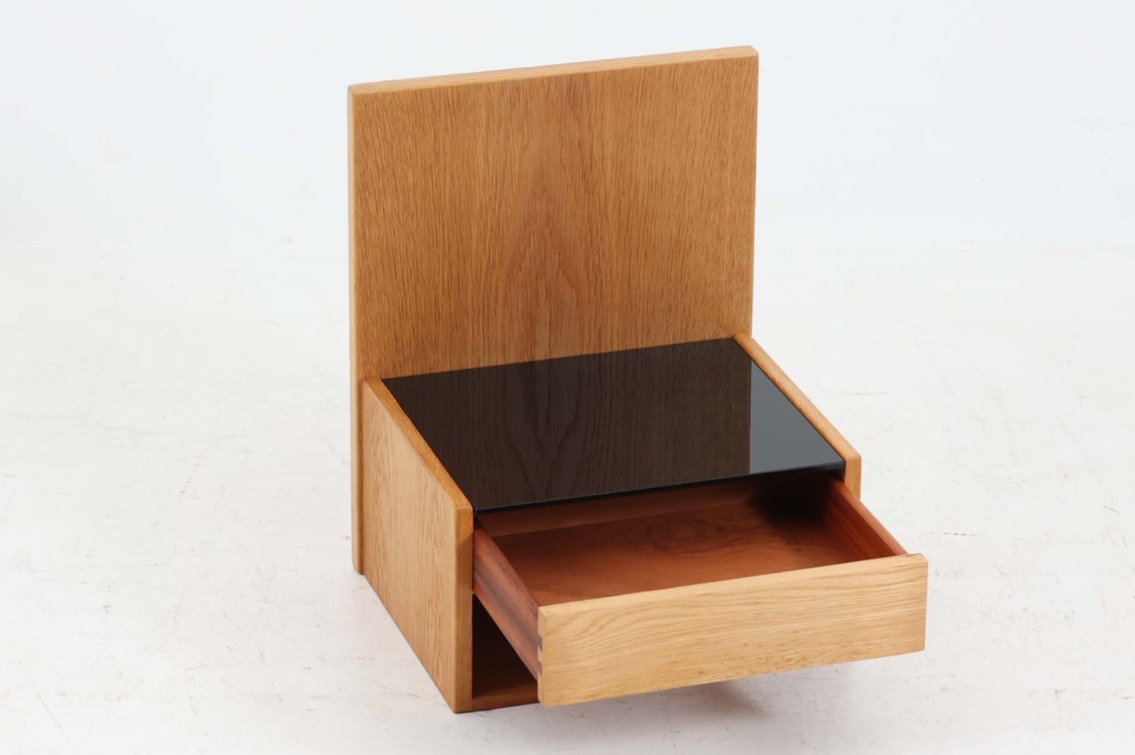 Hans J.Wegner（ハンス・J・ウェグナー） ベッドサイドテーブル