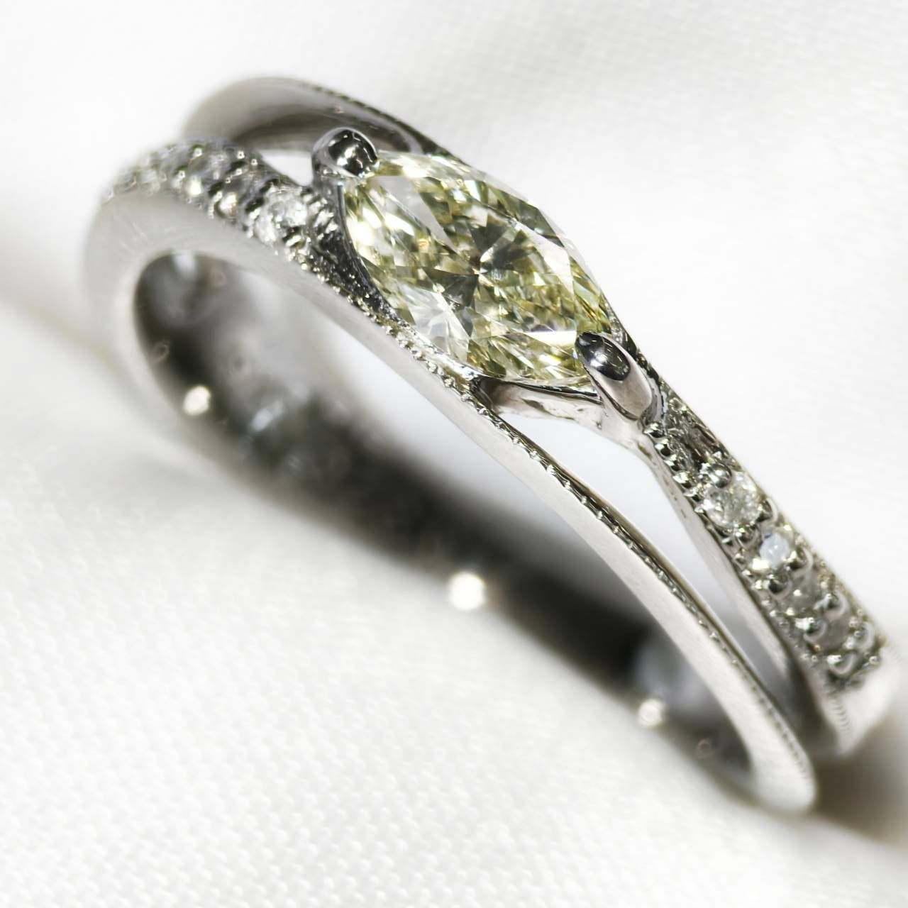 マリーエレーヌドゥタイヤック エリザベステイラー ピアス ゴールド