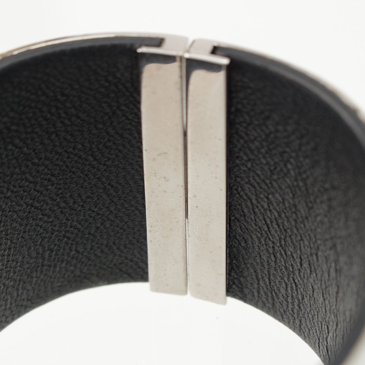 セリーヌ マンシェット レザー ワイド ブレスレット ショップ シルバー