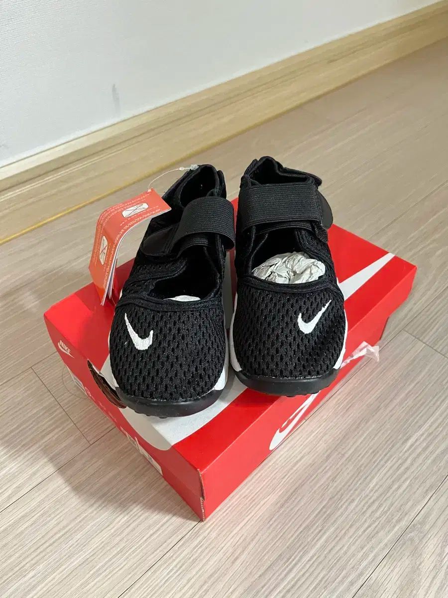 NIKE ナイキ リトルリフト 空輸 黒 9c