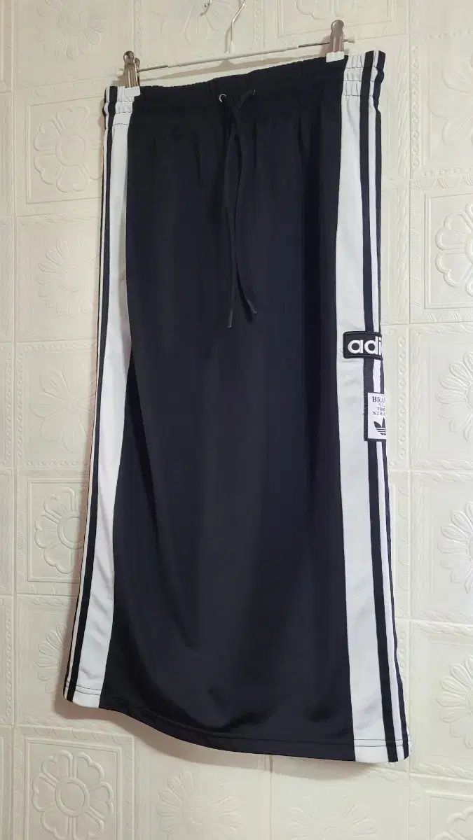 adidas アディダス