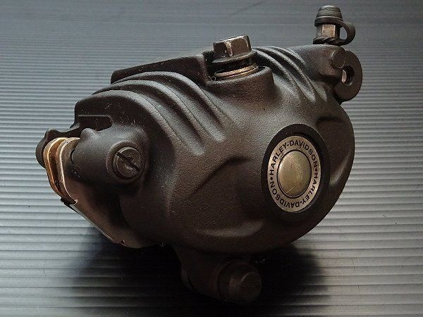 分解洗浄済 ♪ ハーレー スポーツスター XL883R-I 純正 フロントブレーキキャリパー 右 ♪ E3205