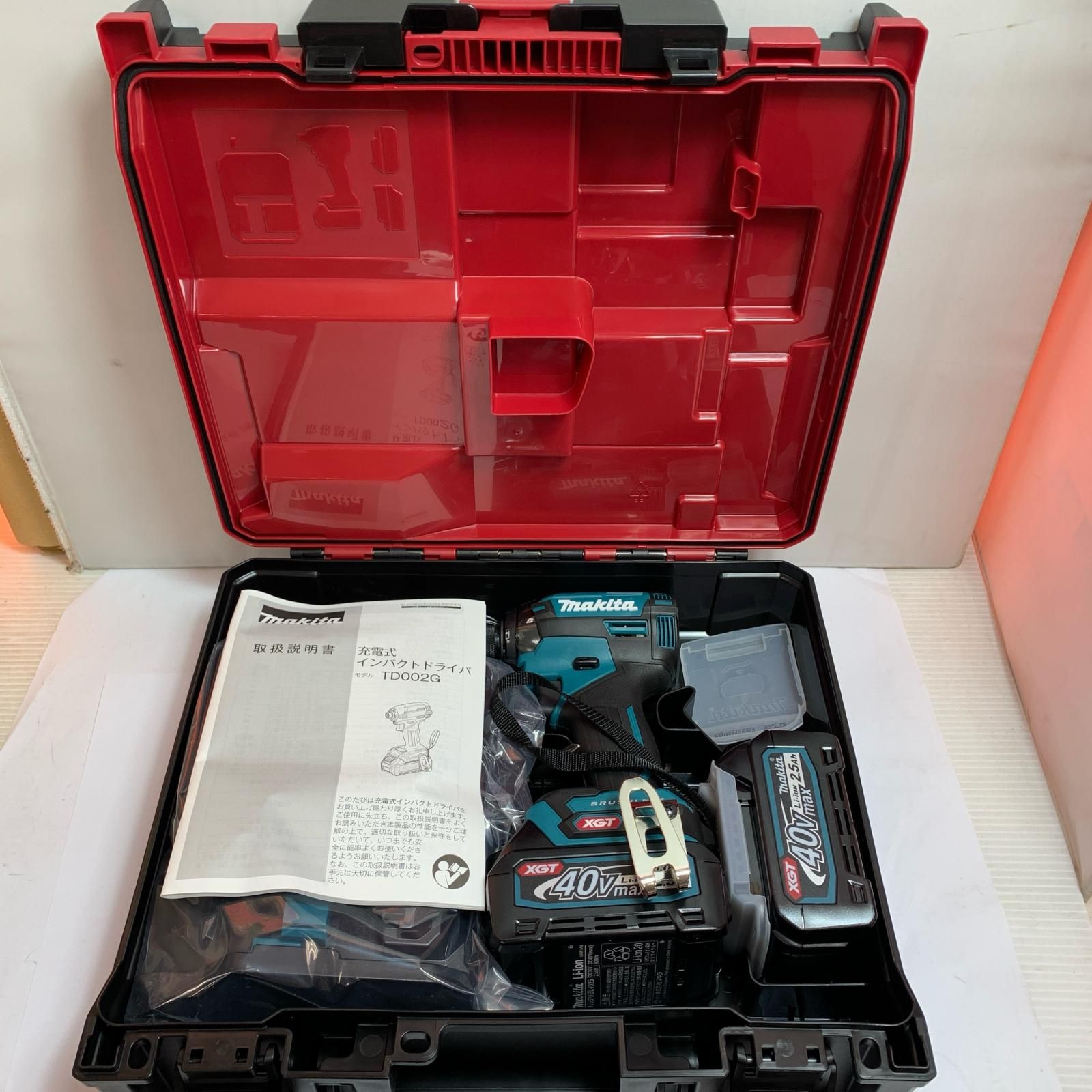 ♭♭MAKITA マキタ 40ｖ充電式インパクトドライバ 充電器 充電池2個 ケース付 TD002GRDX