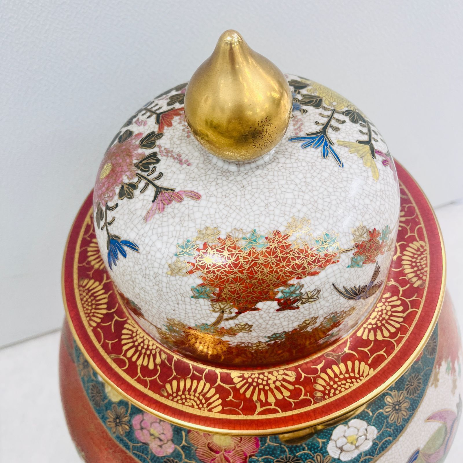 A最終処分価格【高級品】薩摩焼 沈香壺 伝統工芸品 金彩 白薩摩 芸術品 壺 花瓶 蓋付き