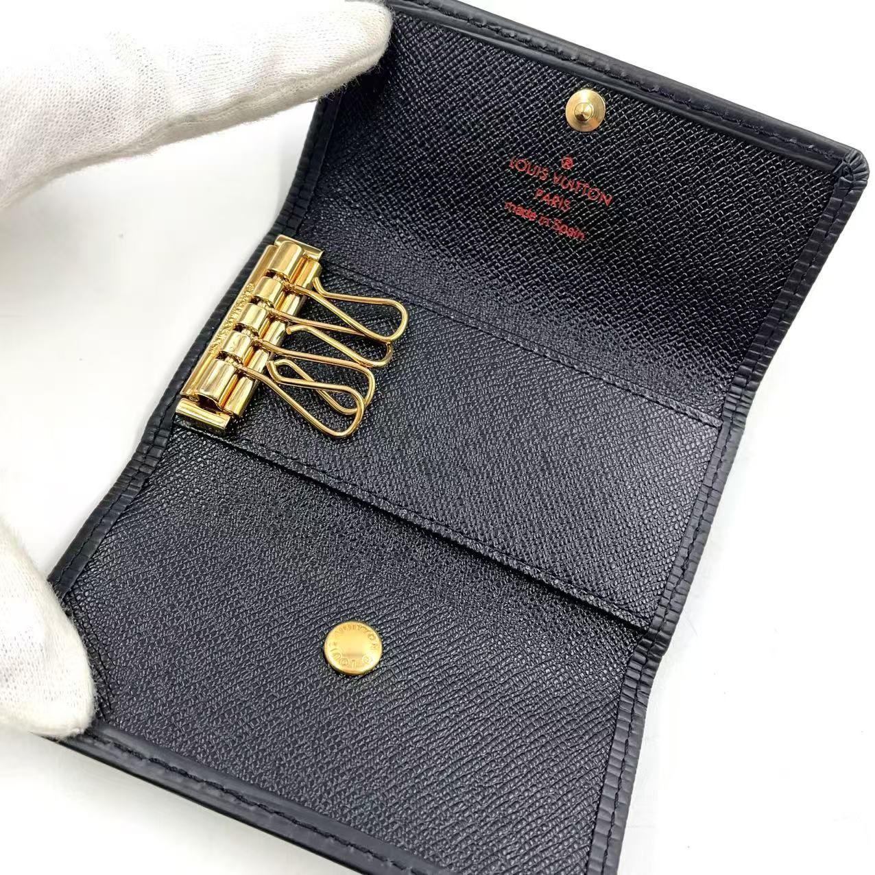 LOUIS VUITTON ミュルティクレ4 エピ エピ ノワール レザー