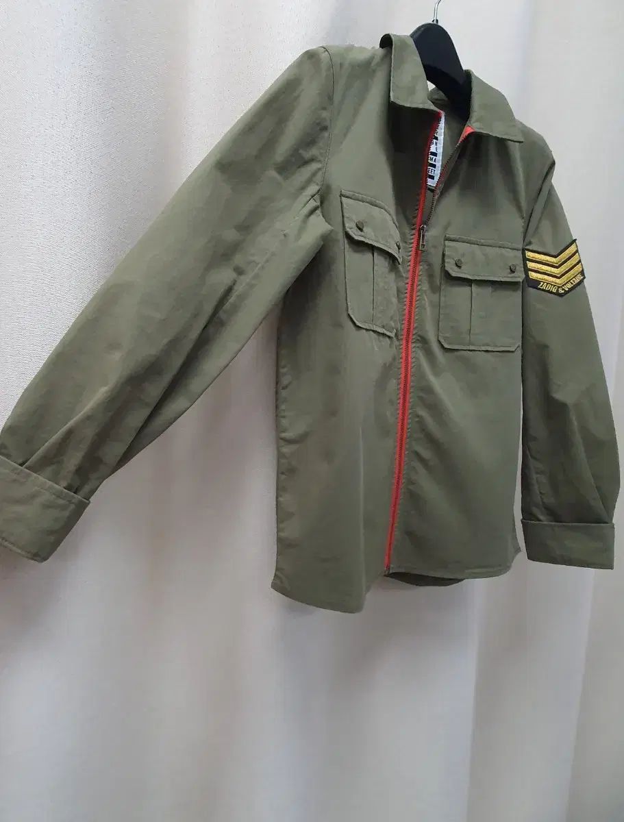 季節の変わり目 ジップアップ