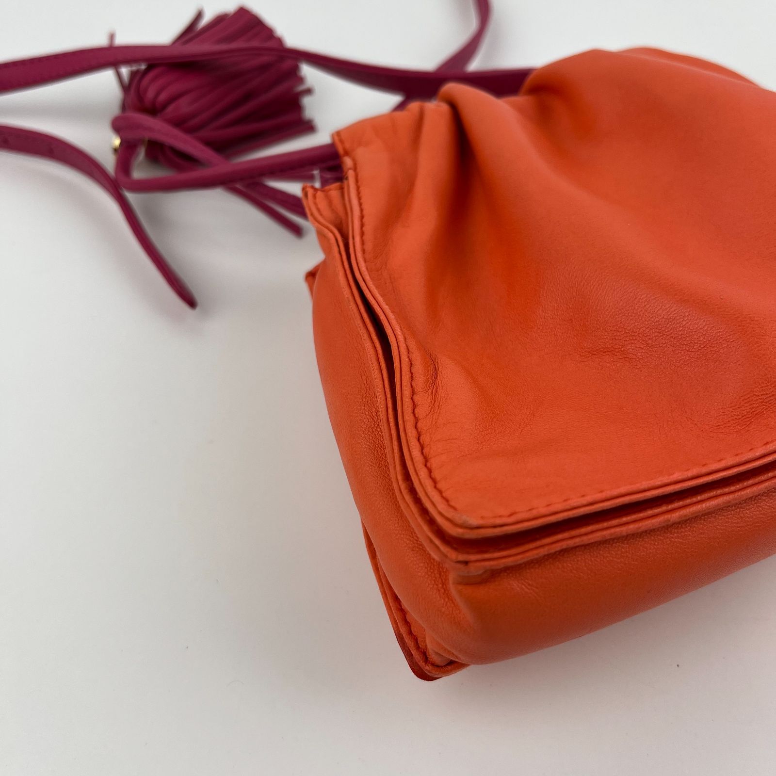 LOEWE オレンジ レザー スマホショルダーバッグ - メルカリ