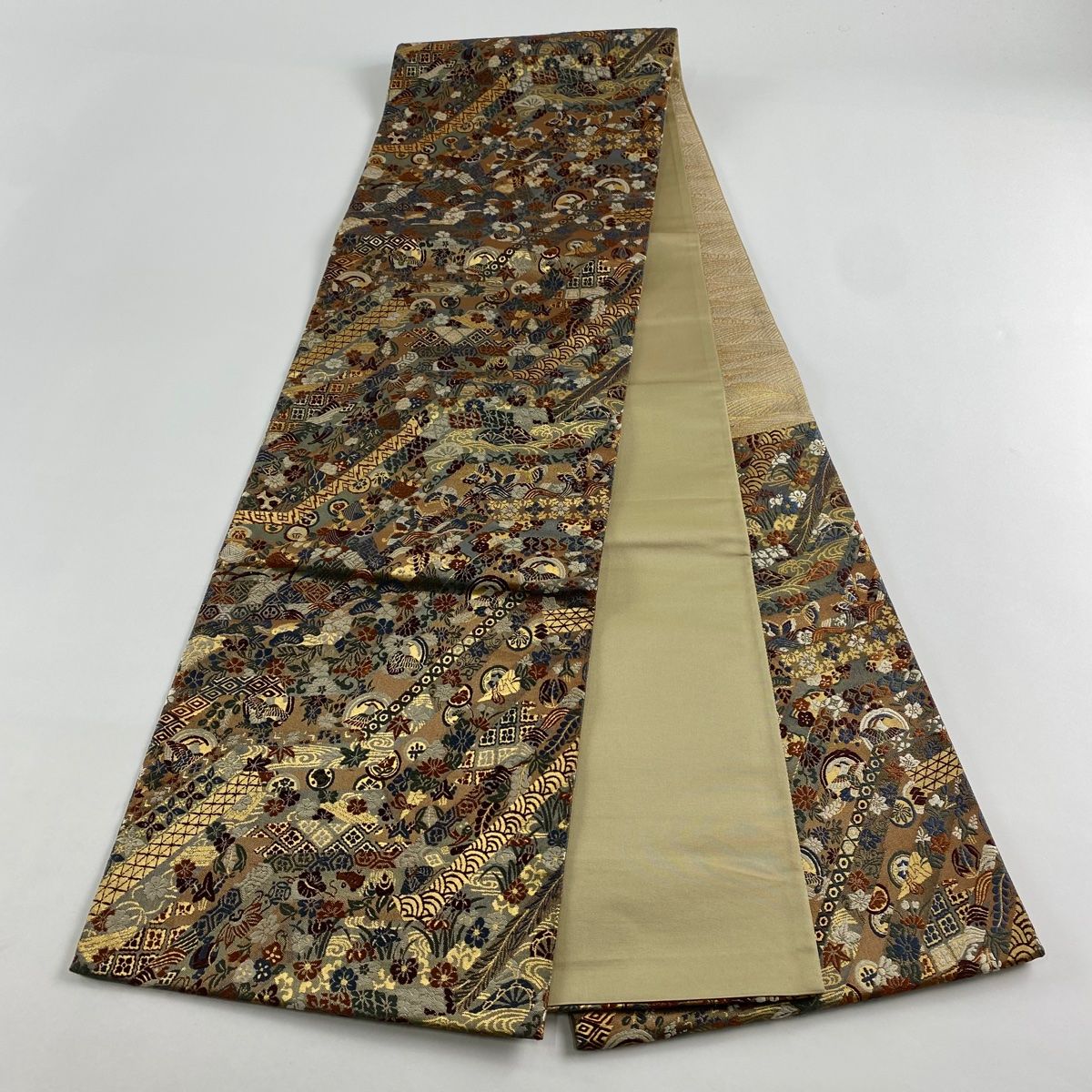 H-257 袋帯 六通 正絹 刺繍 漆箔 花唐草 シンプル 赤 茶 特選 袋帯 中古 リサイクル 正絹 フォーマル 仕立て上がり 六通