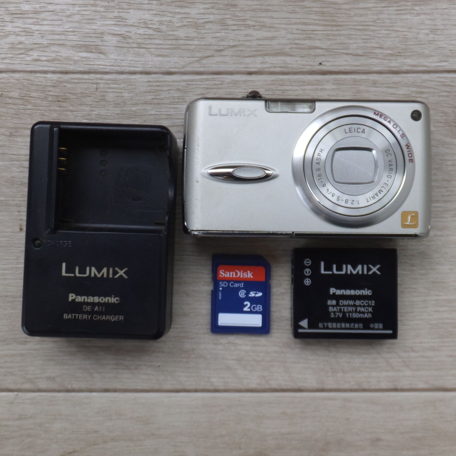 ◇SDカード付き◇Panasonic LUMIX DMC-FX01 デジカメ ◇SDカード付き