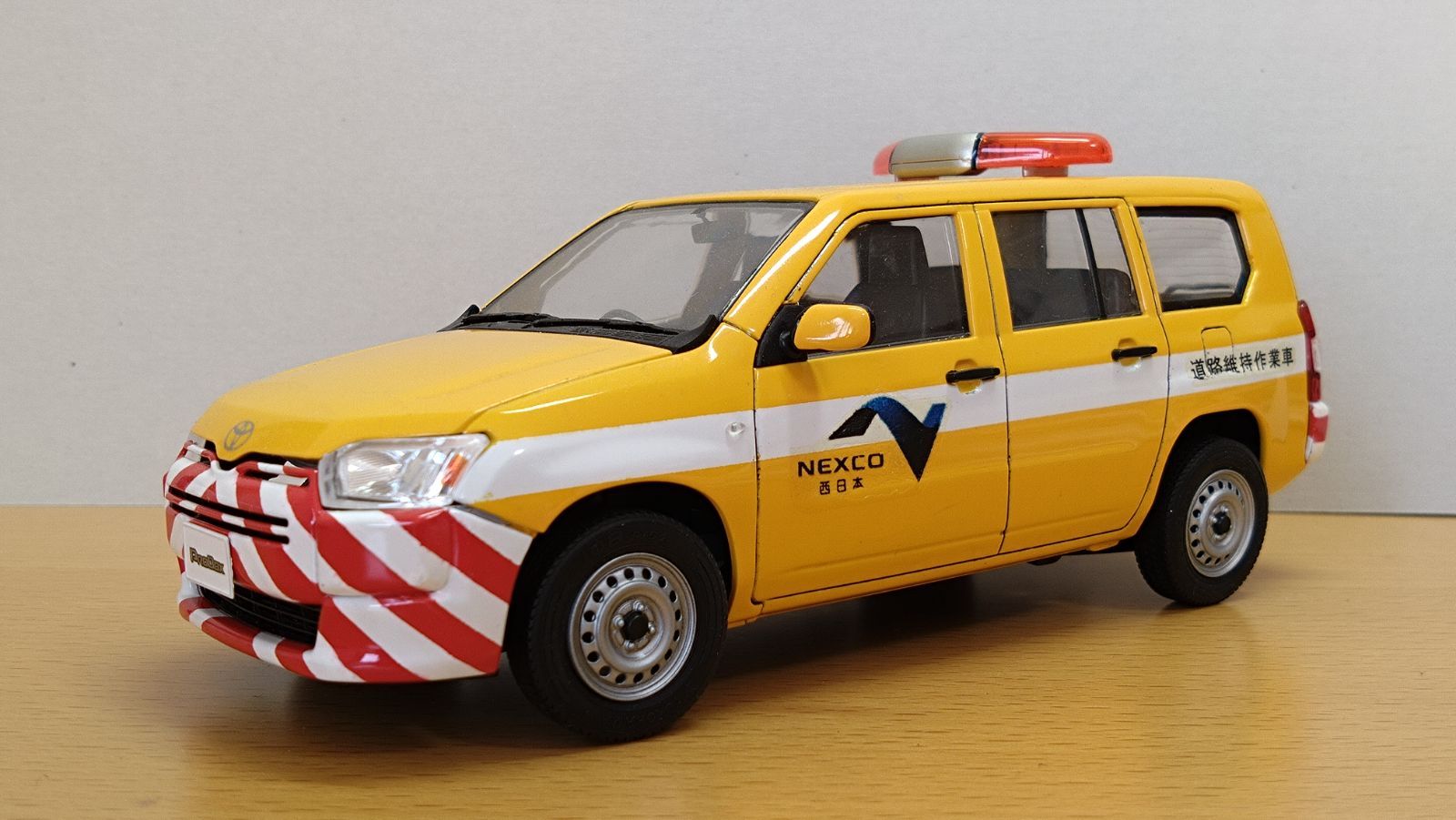 アオシマ 1/24 トヨタ・プロボックス NEXCO西日本仕様 プラモデル完成 アオシマ 1/24 トヨタ・プロボックス NEXCO西日本仕様 プラモデル完成