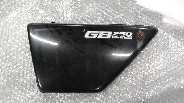 GB250 クラブマン　MC10　の　サイドカバー　左　傷:#1727420177