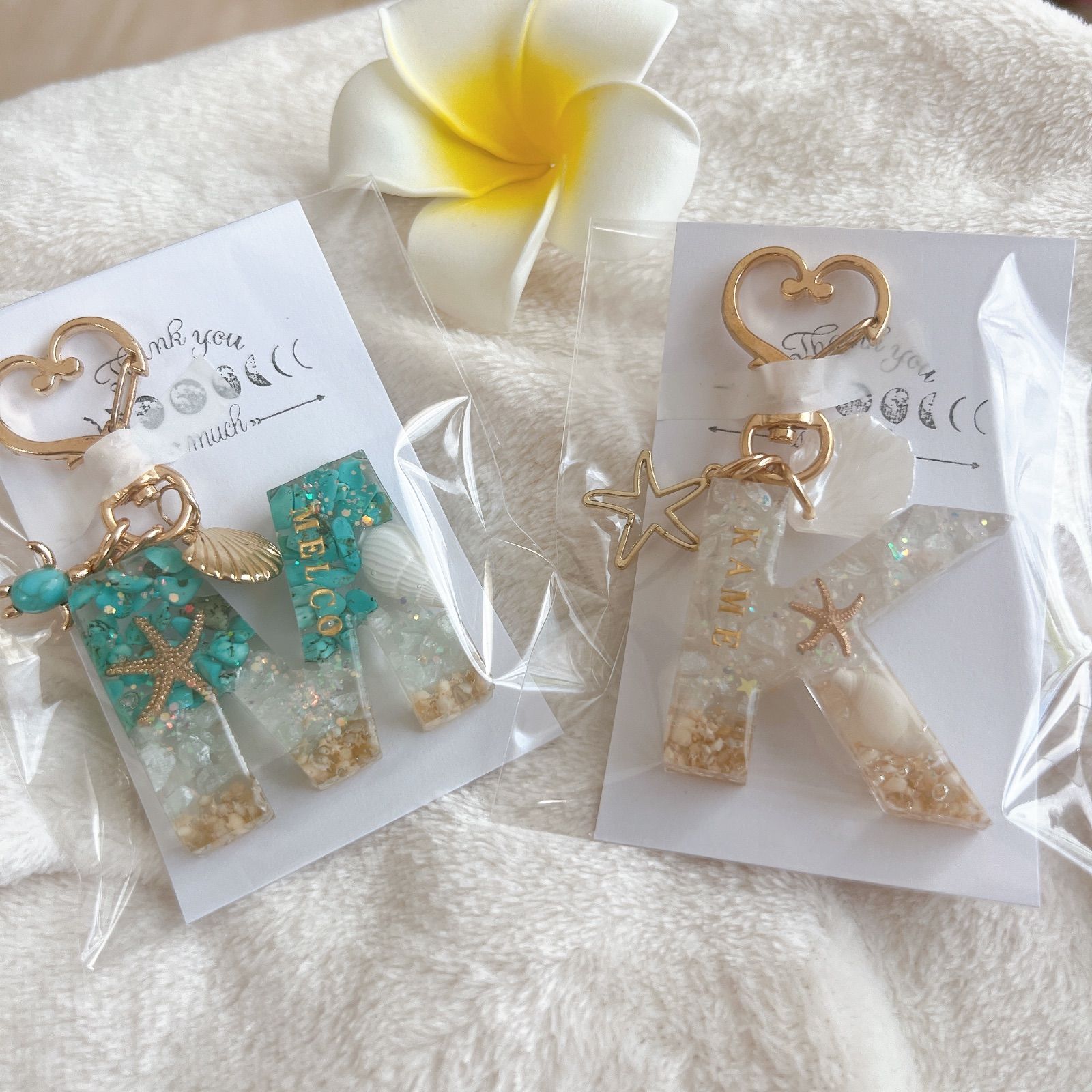 ハンドメイド・名入れOK】常夏の海イニシャルキーホルダー 一目惚れ